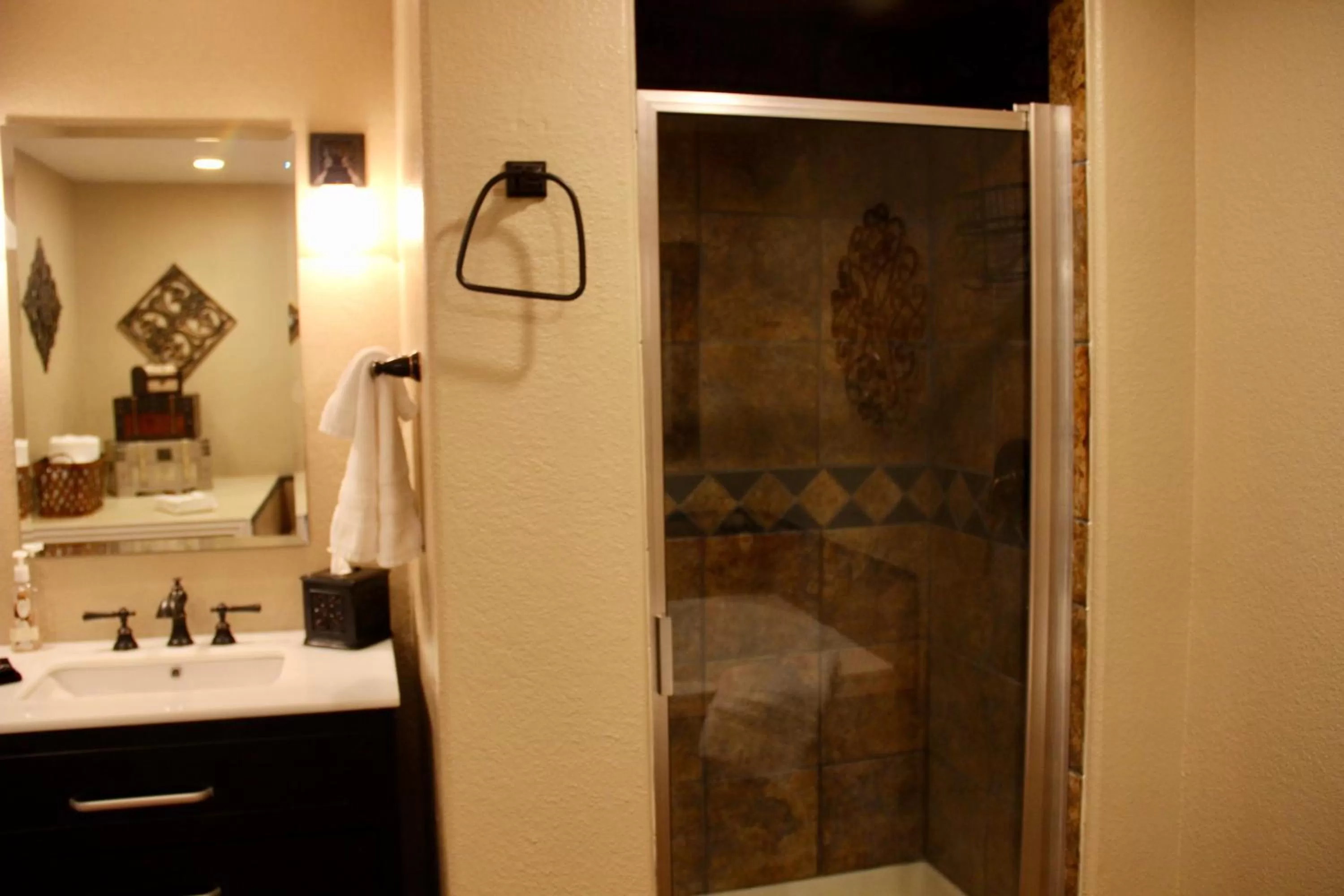 Bathroom in Maple Creek Bed&Breakfast