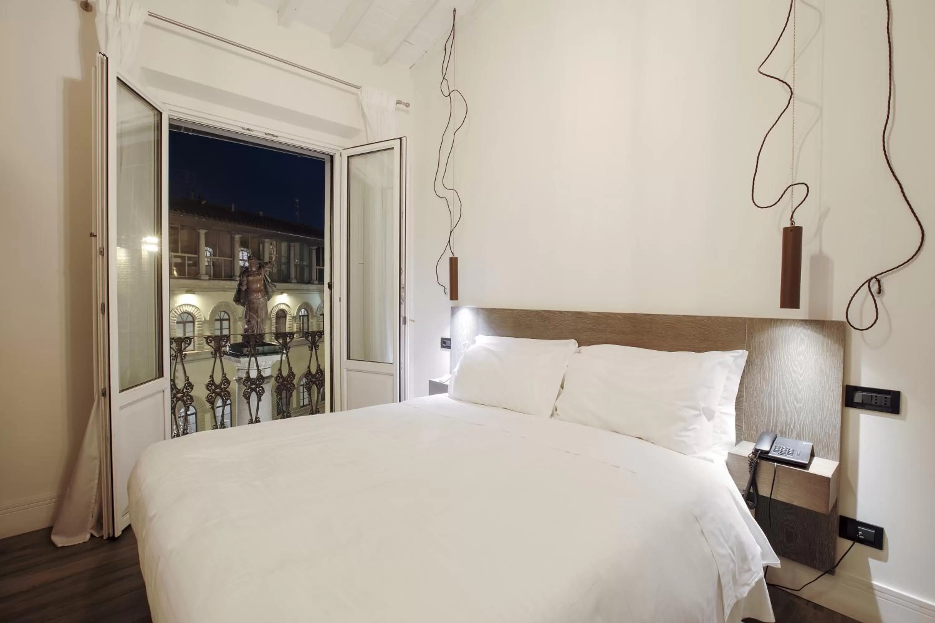 Photo of the whole room, Bed in Tornabuoni View