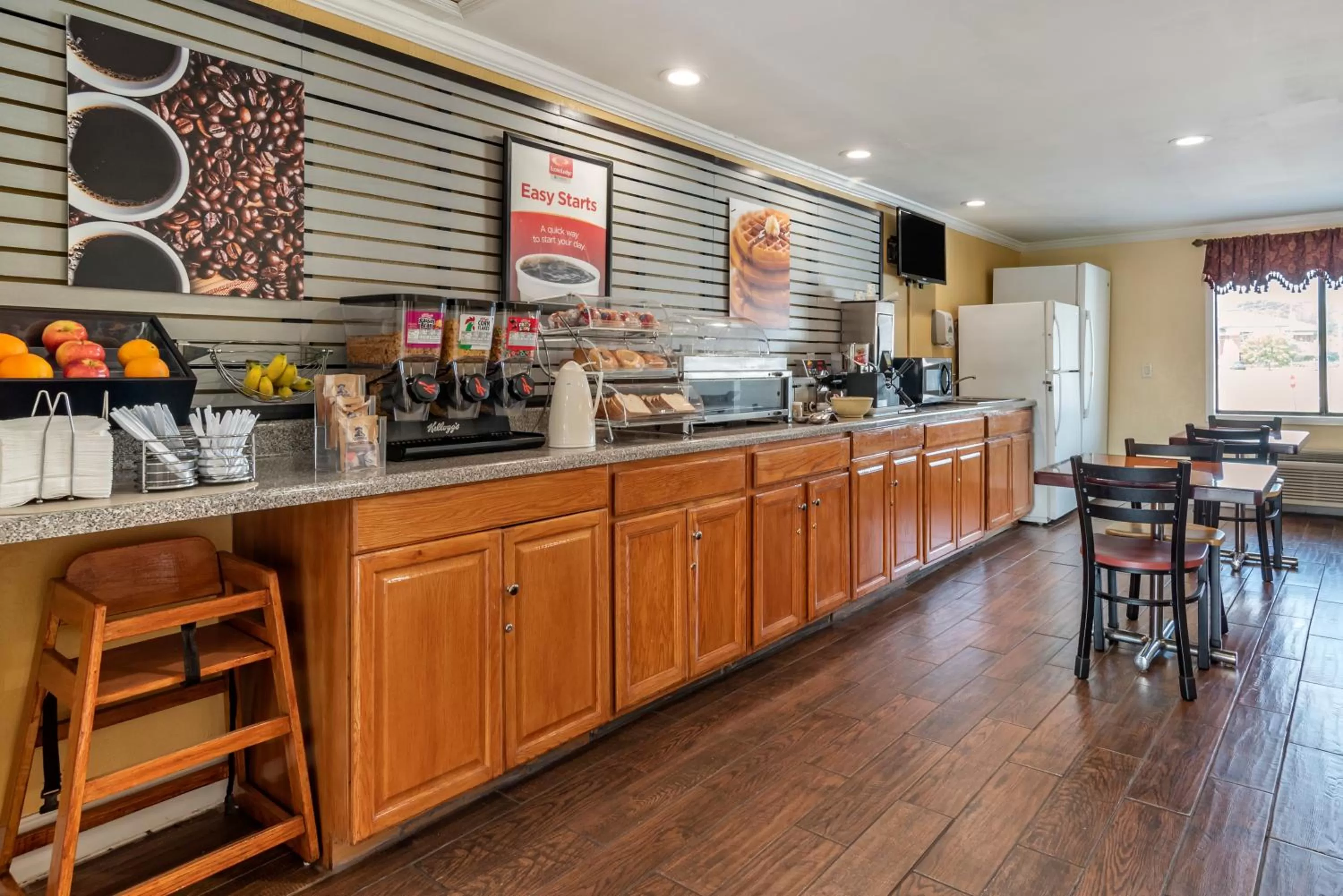 Breakfast in Econo Lodge Oxford near Choccolocco Park