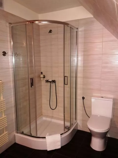 Bathroom in Gościniec Dworski w Ropie