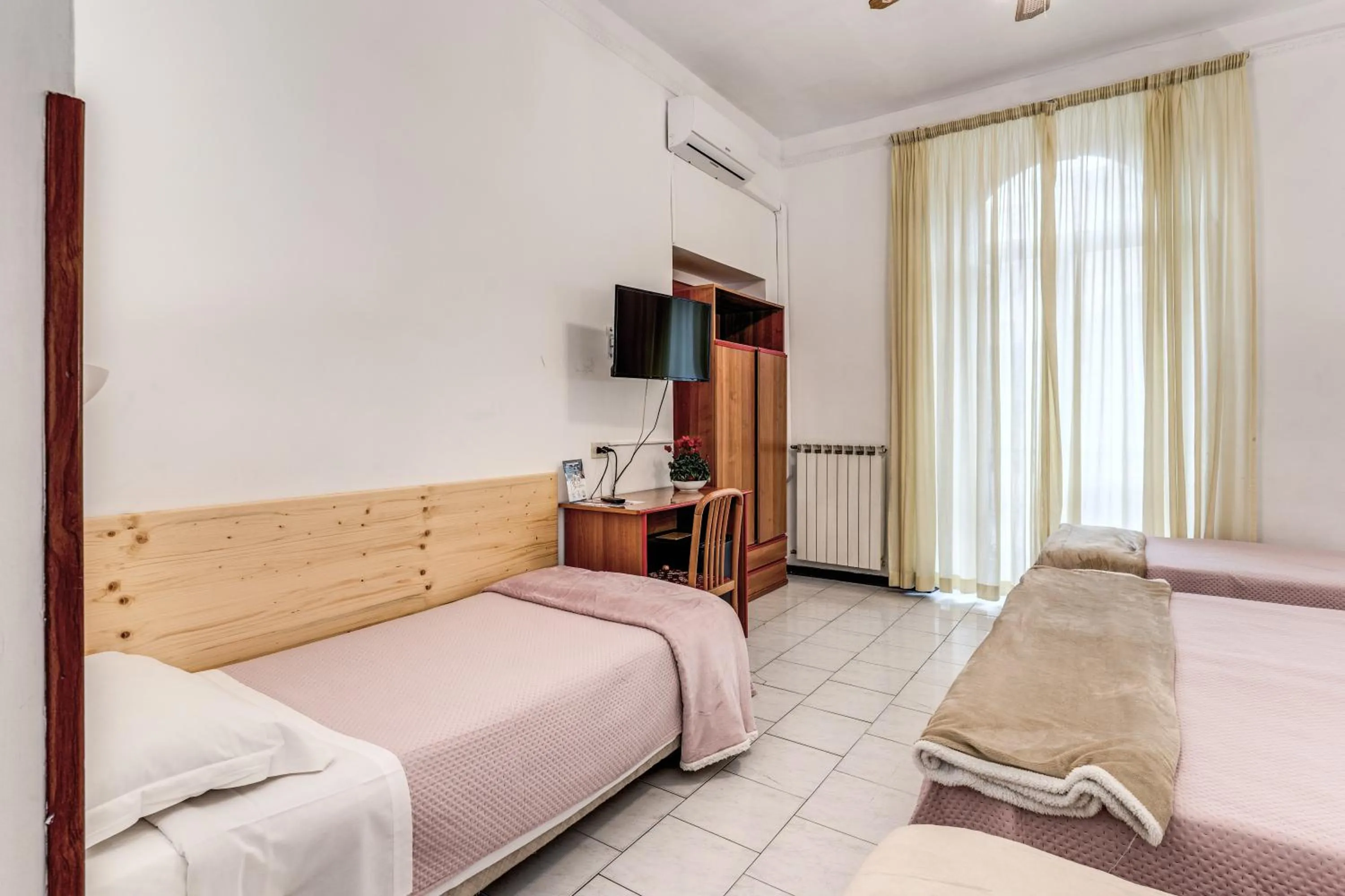 Bedroom, Bed in Hotel Altavilla 9