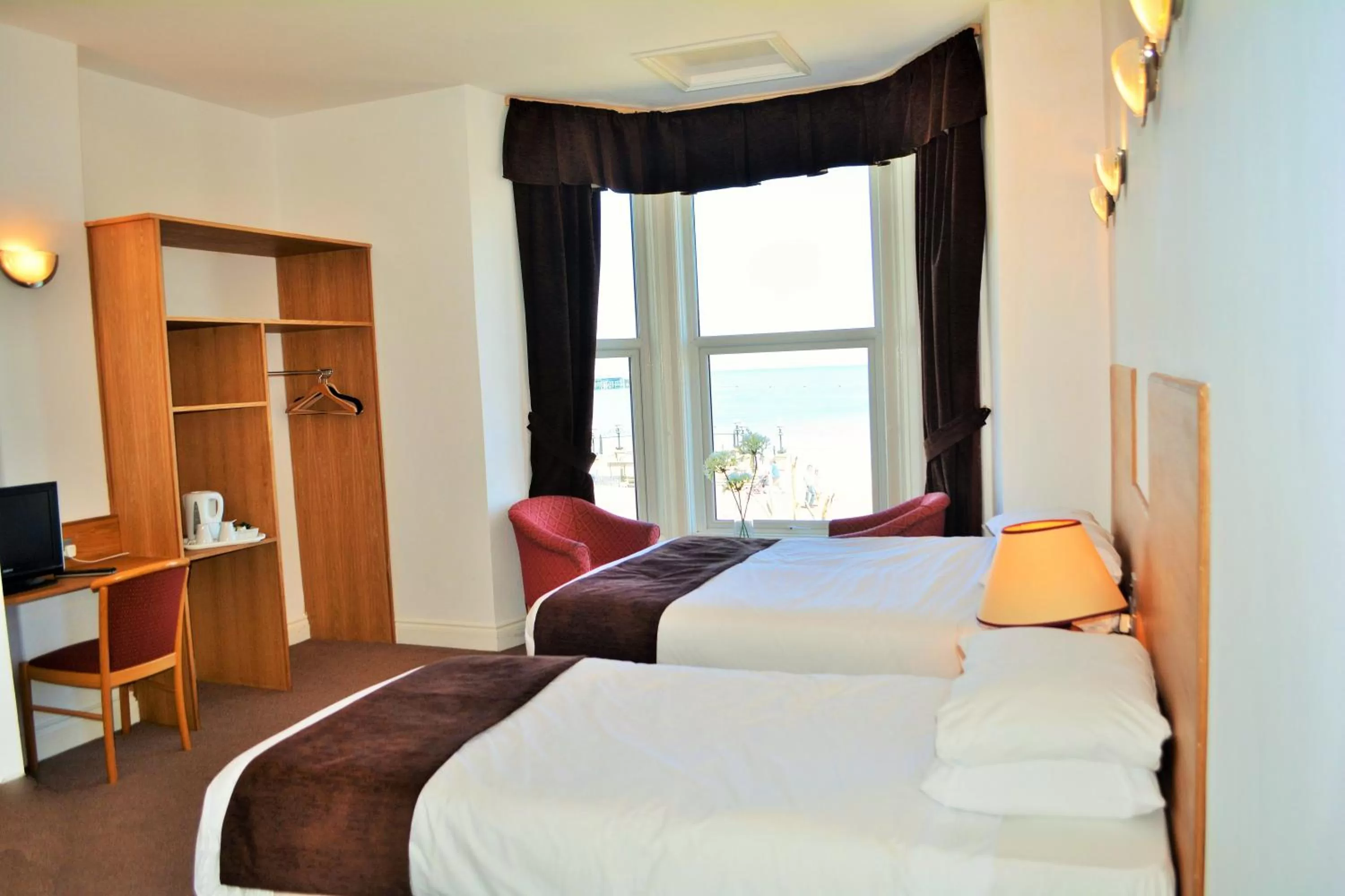 Day, Bed in Four Saints Brig Y Don Hotel