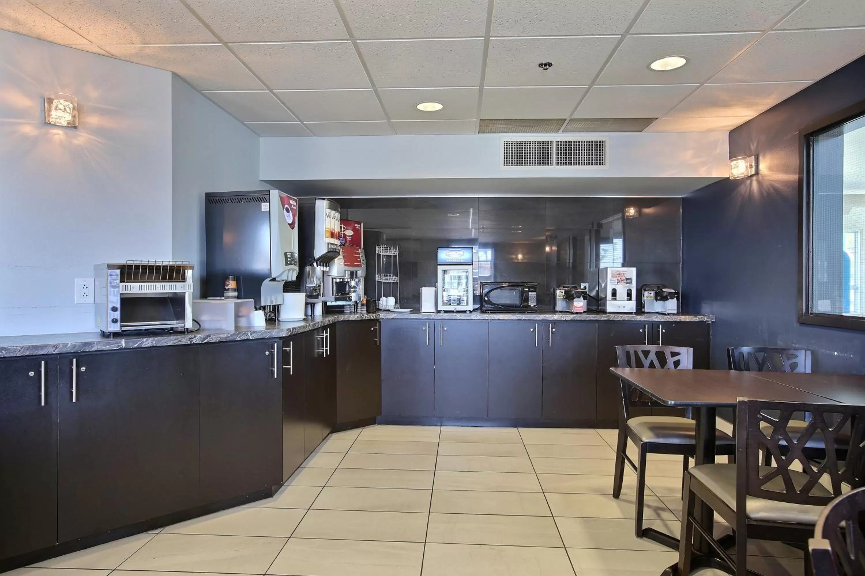 Continental breakfast in Super 8 by Wyndham Lachenaie/Terrebonne