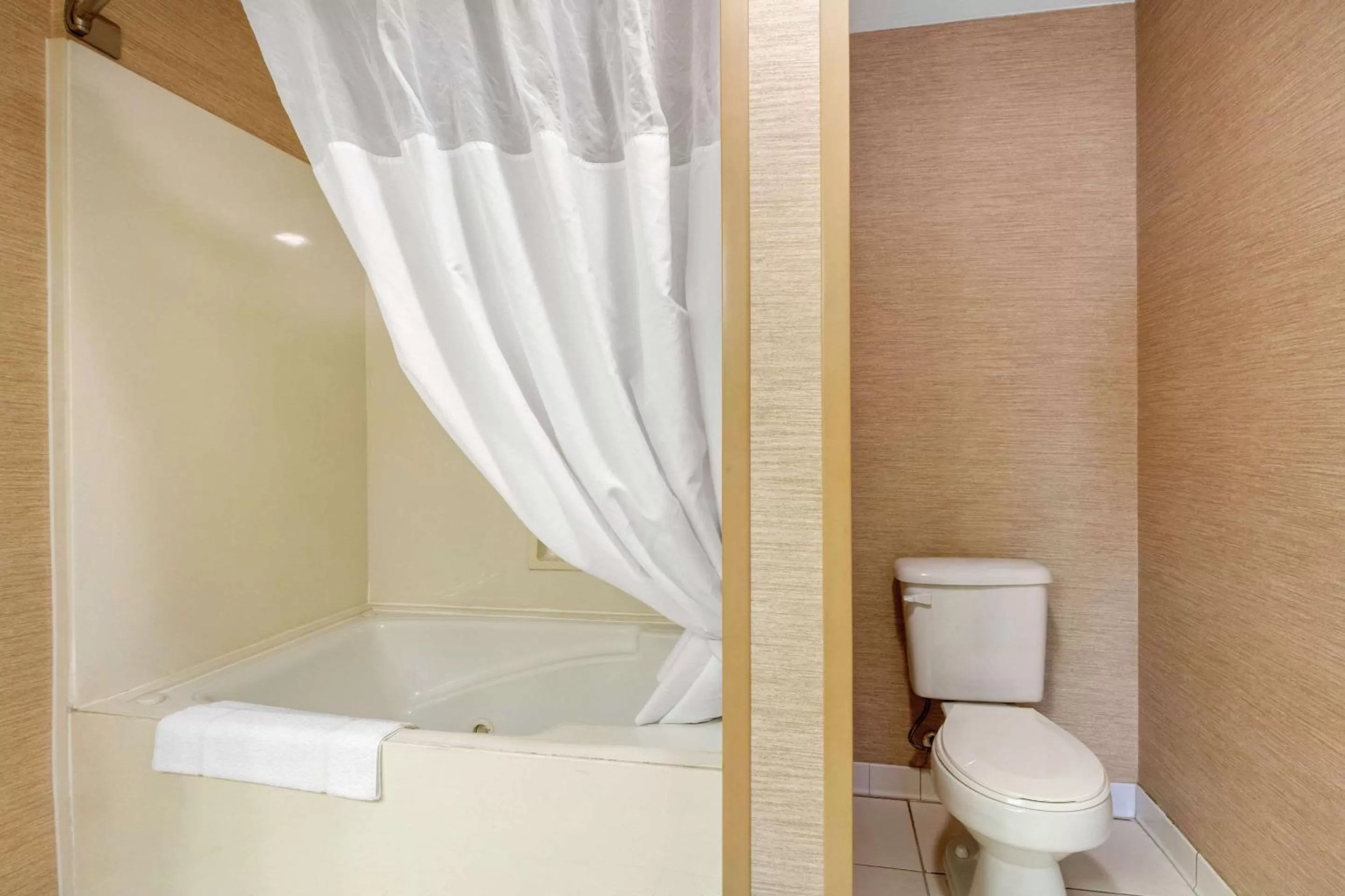 Photo of the whole room in Quality Inn & Suites Benton - Draffenville