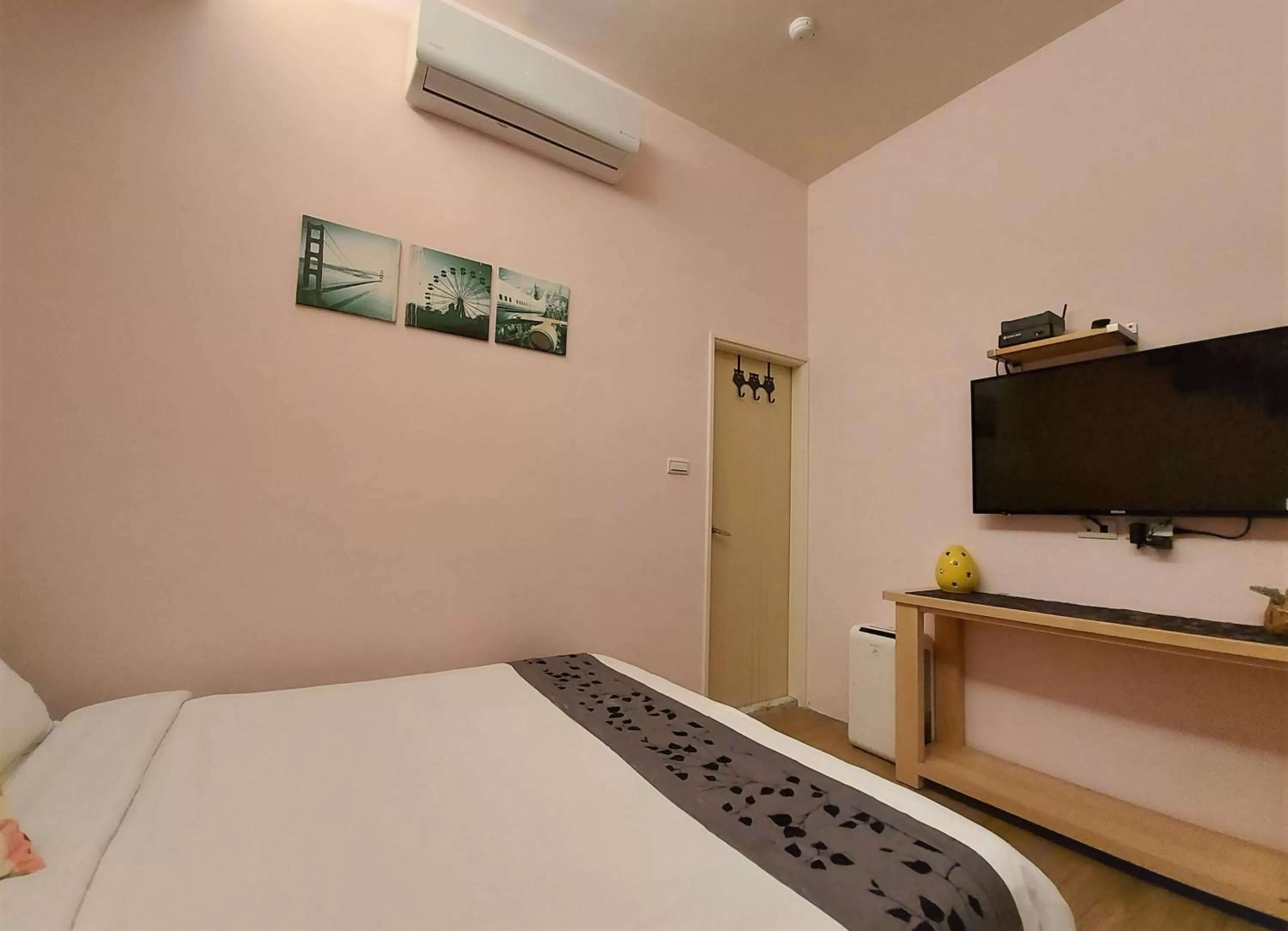 Photo of the whole room, Bed in Dosun B&B