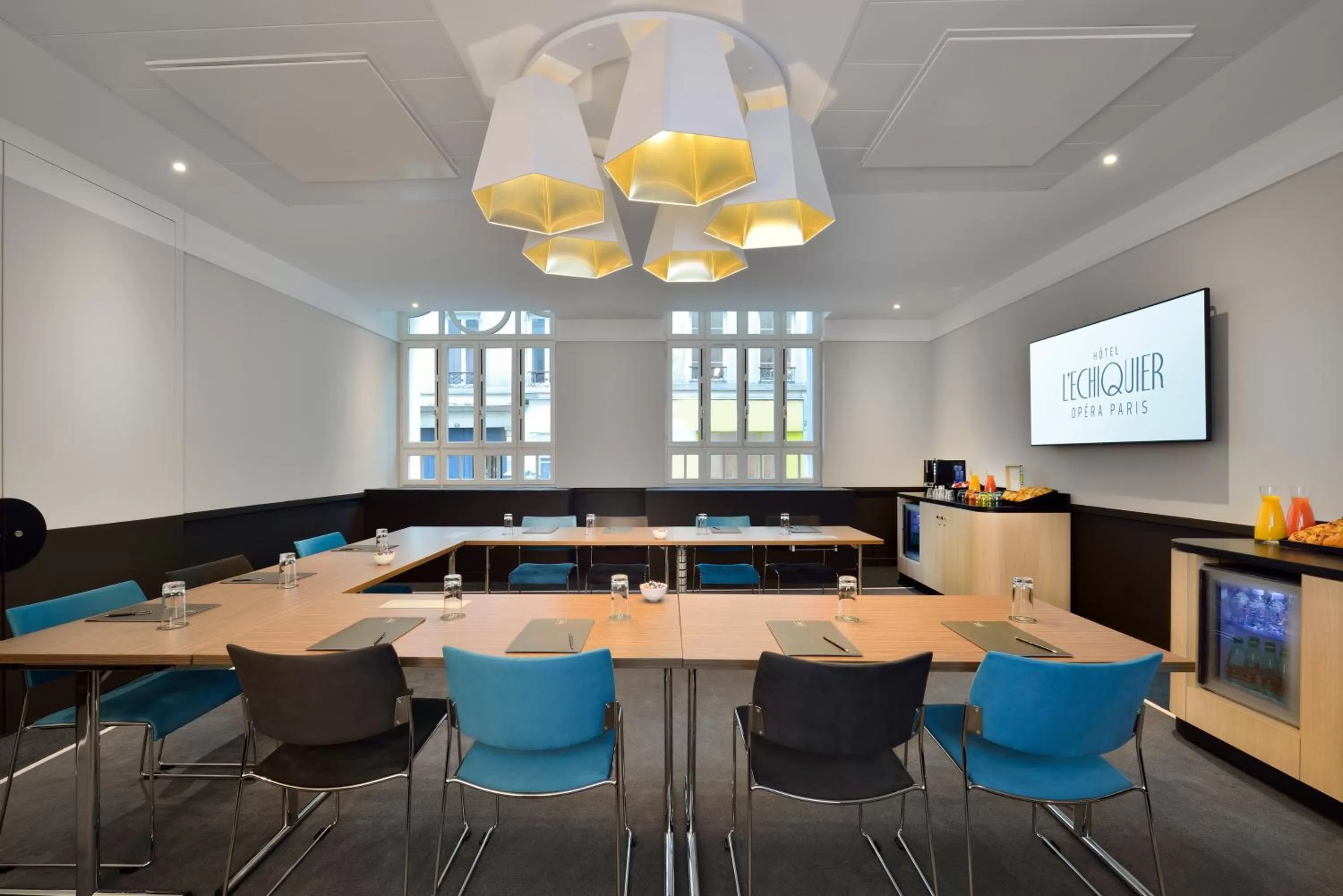 TV and multimedia in l'Echiquier Opéra Hotel Paris - MGallery Collection