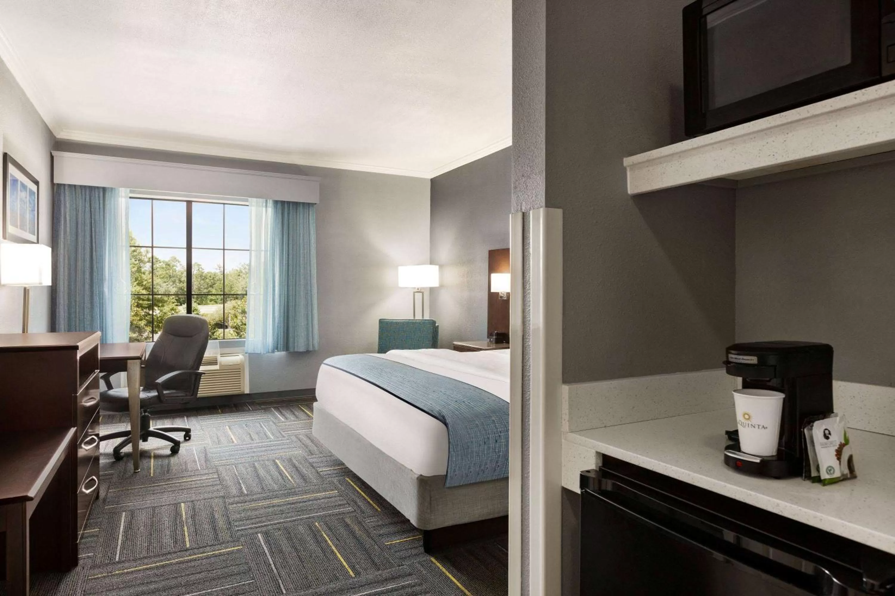 Photo of the whole room, Bed in La Quinta by Wyndham Dublin