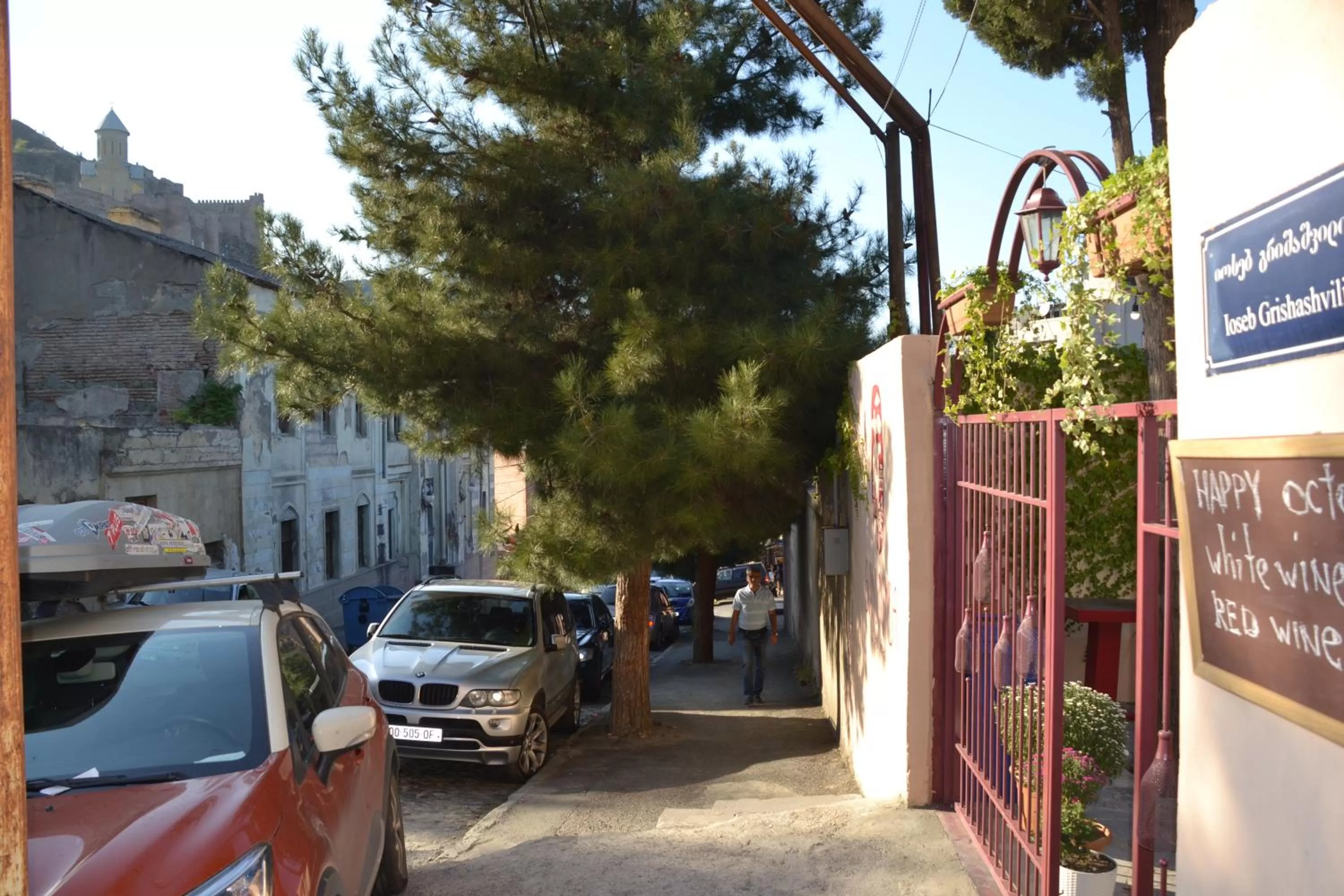 Facade/entrance in Gvino Minda