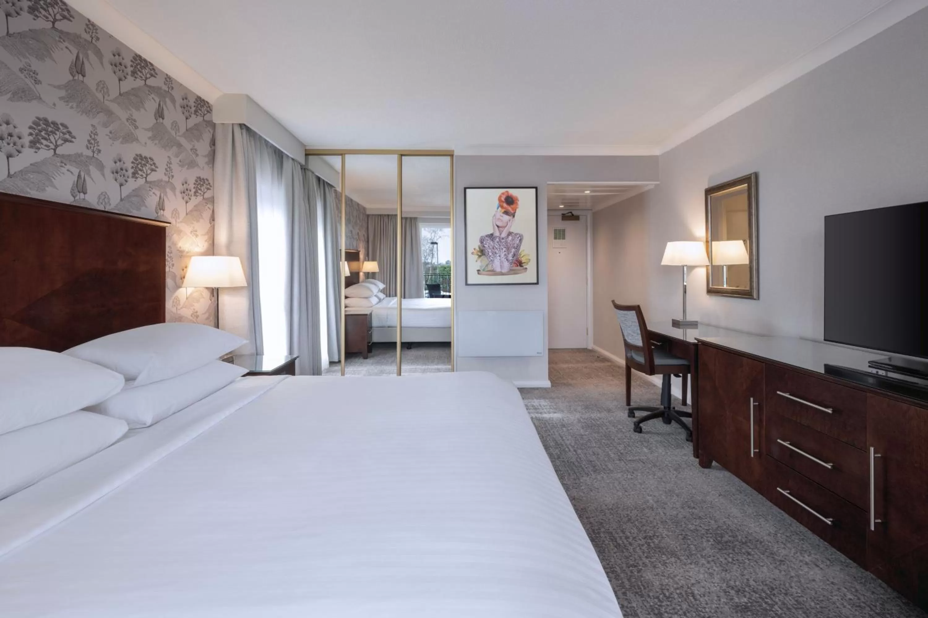 Photo of the whole room, Bed in Delta Hotels by Marriott York