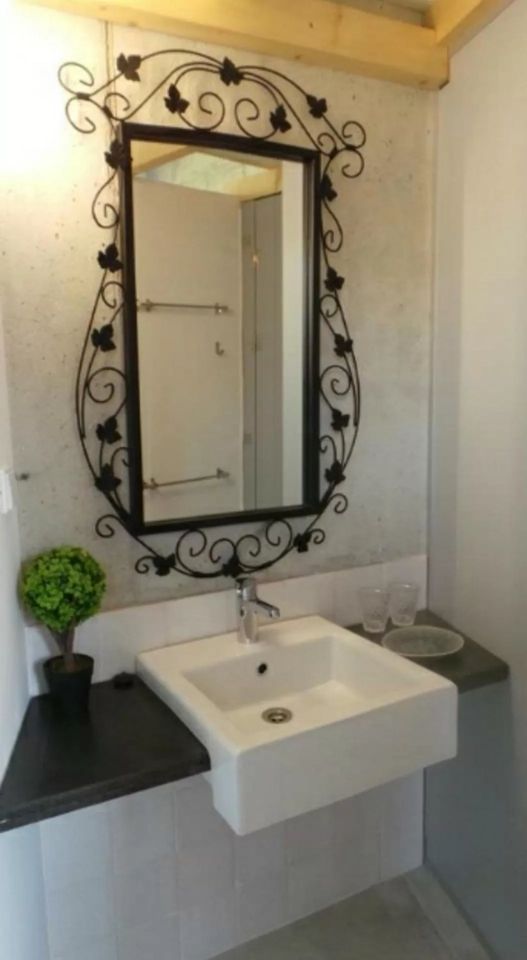 Shower in Bridge It - Suites & Views