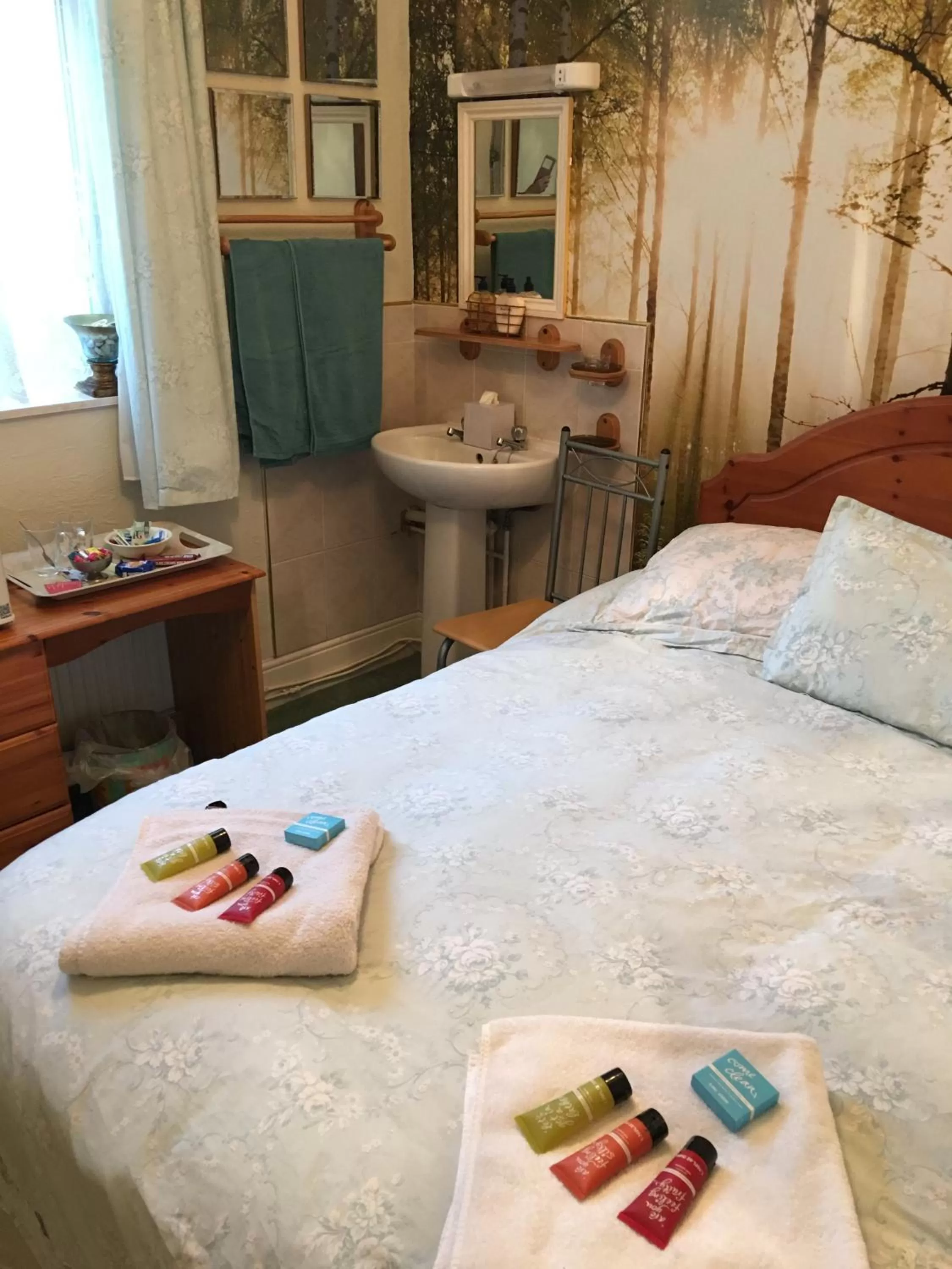 Day, Bed in Jasmine House