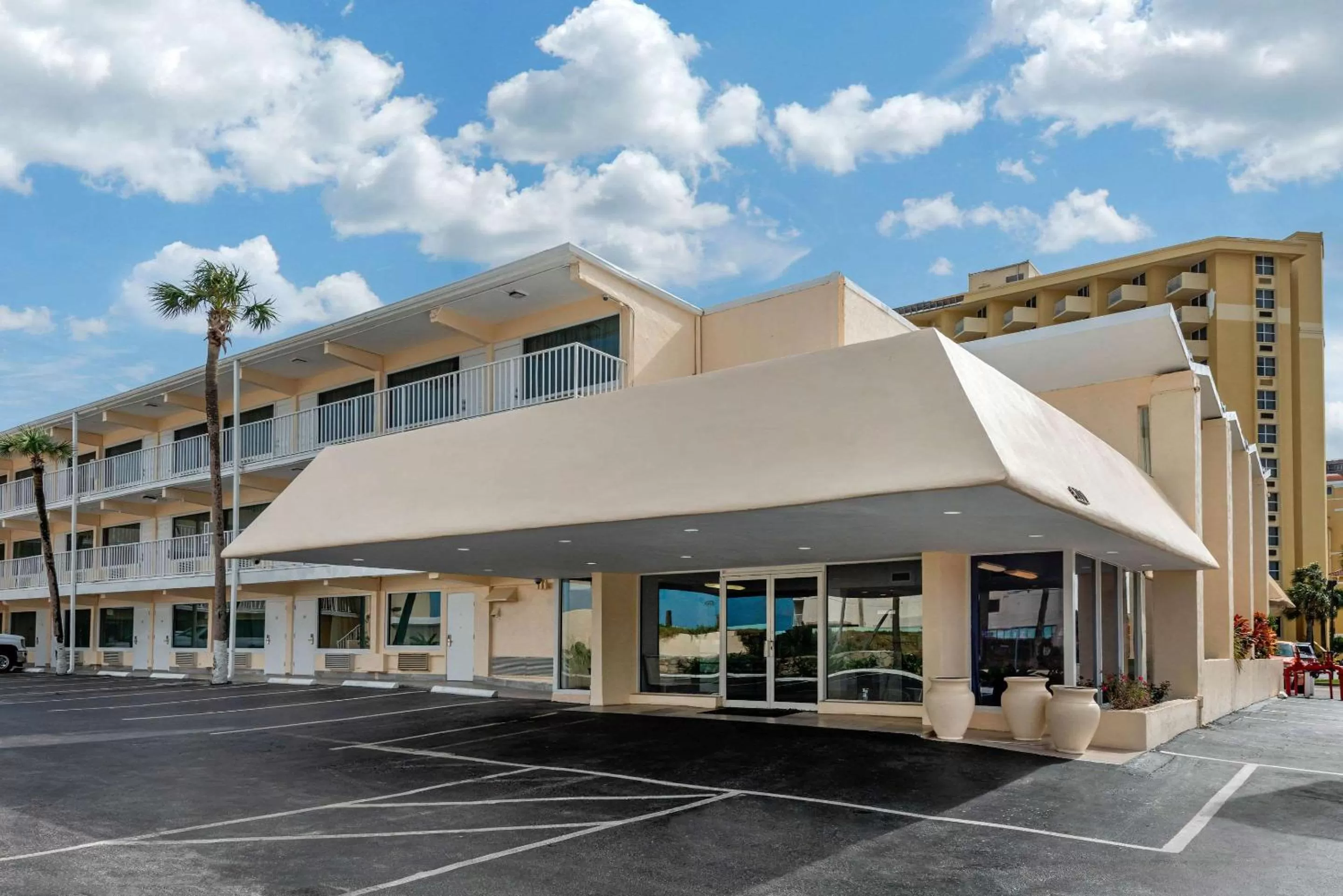Property building in Quality Inn Daytona Beach Oceanfront