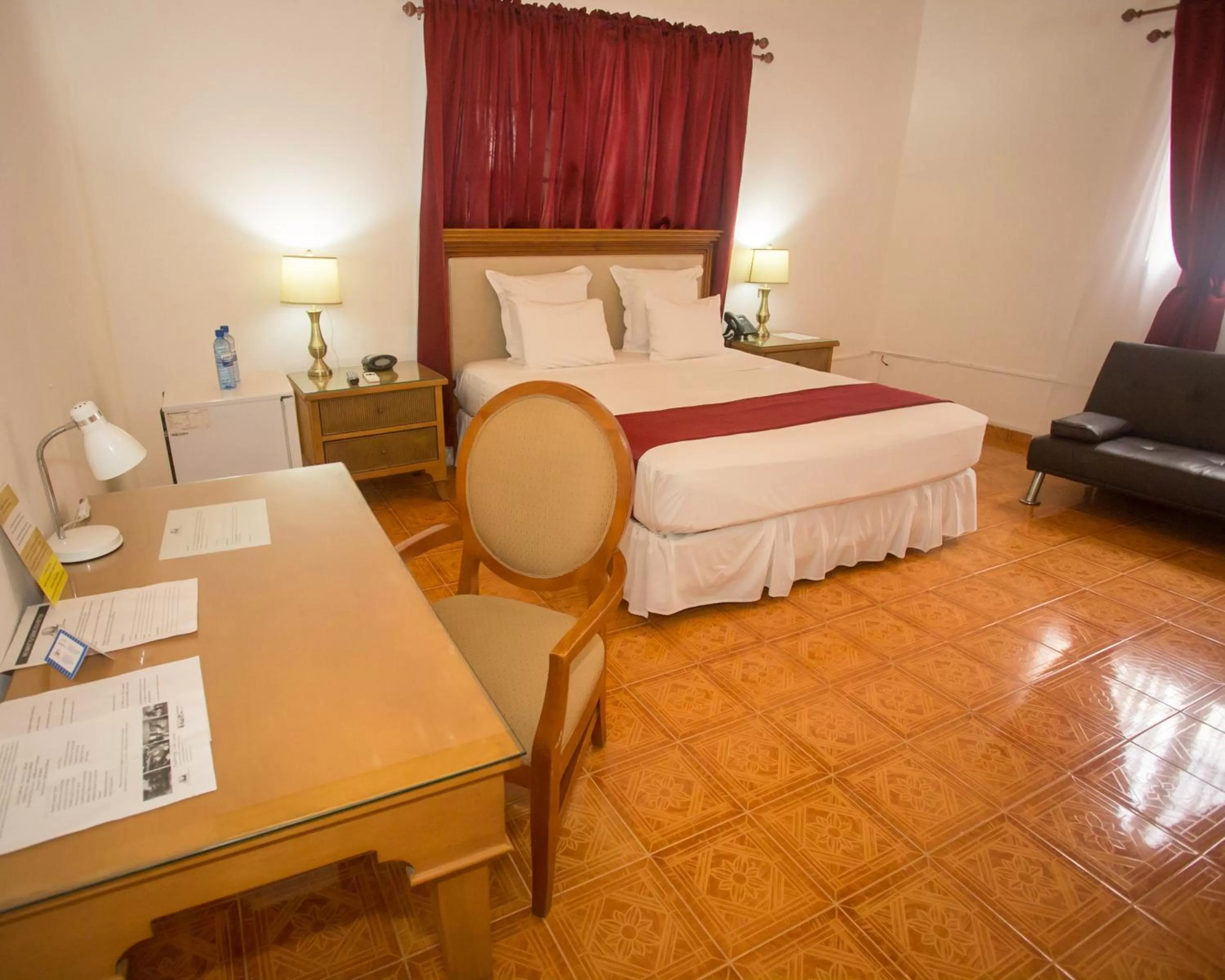 Seating area, Bed in Auberge Villa Cana