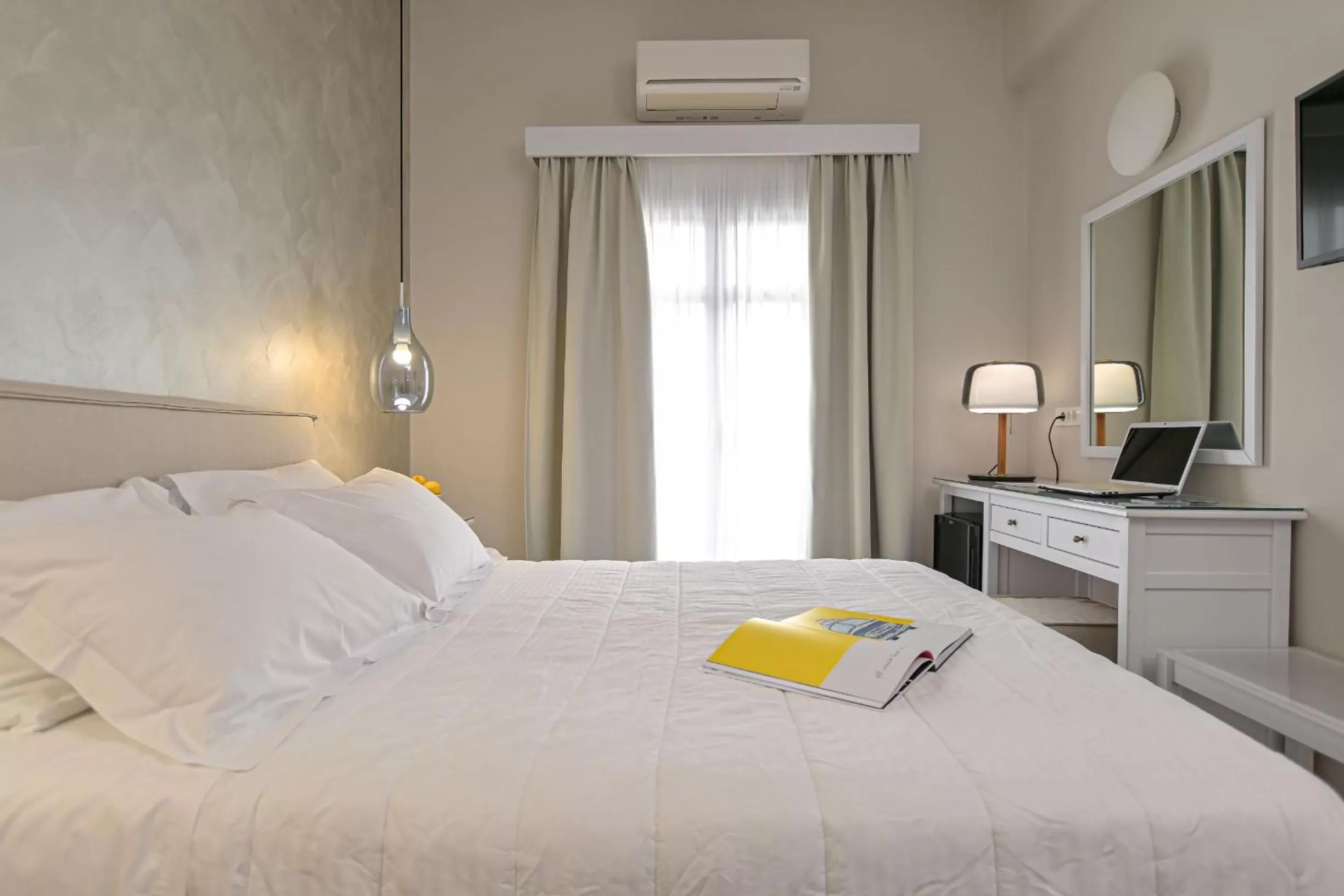 Property building, Bed in Hotel Grotta