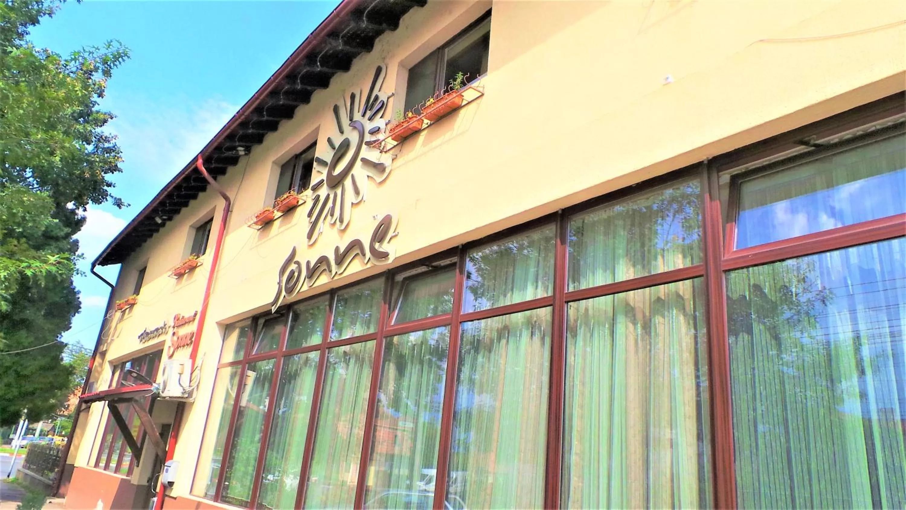 Facade/entrance, Property Building in Hotel Sonne