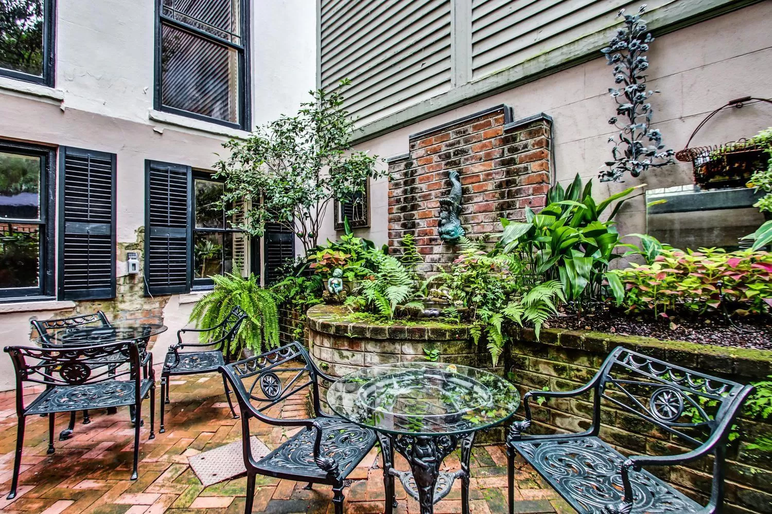 Garden in Ballastone Inn