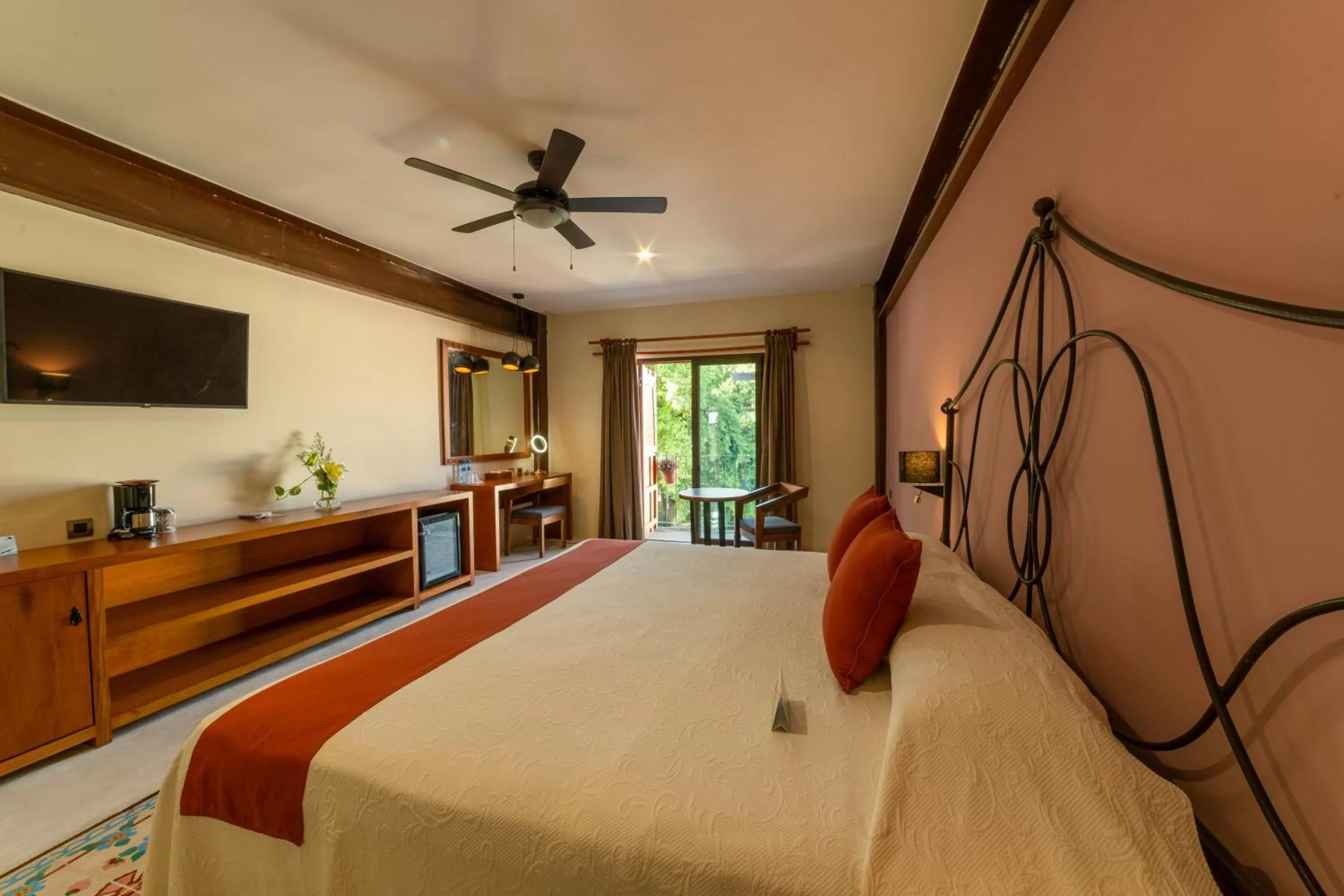 Photo of the whole room, Bed in Hotel Meson del Marques