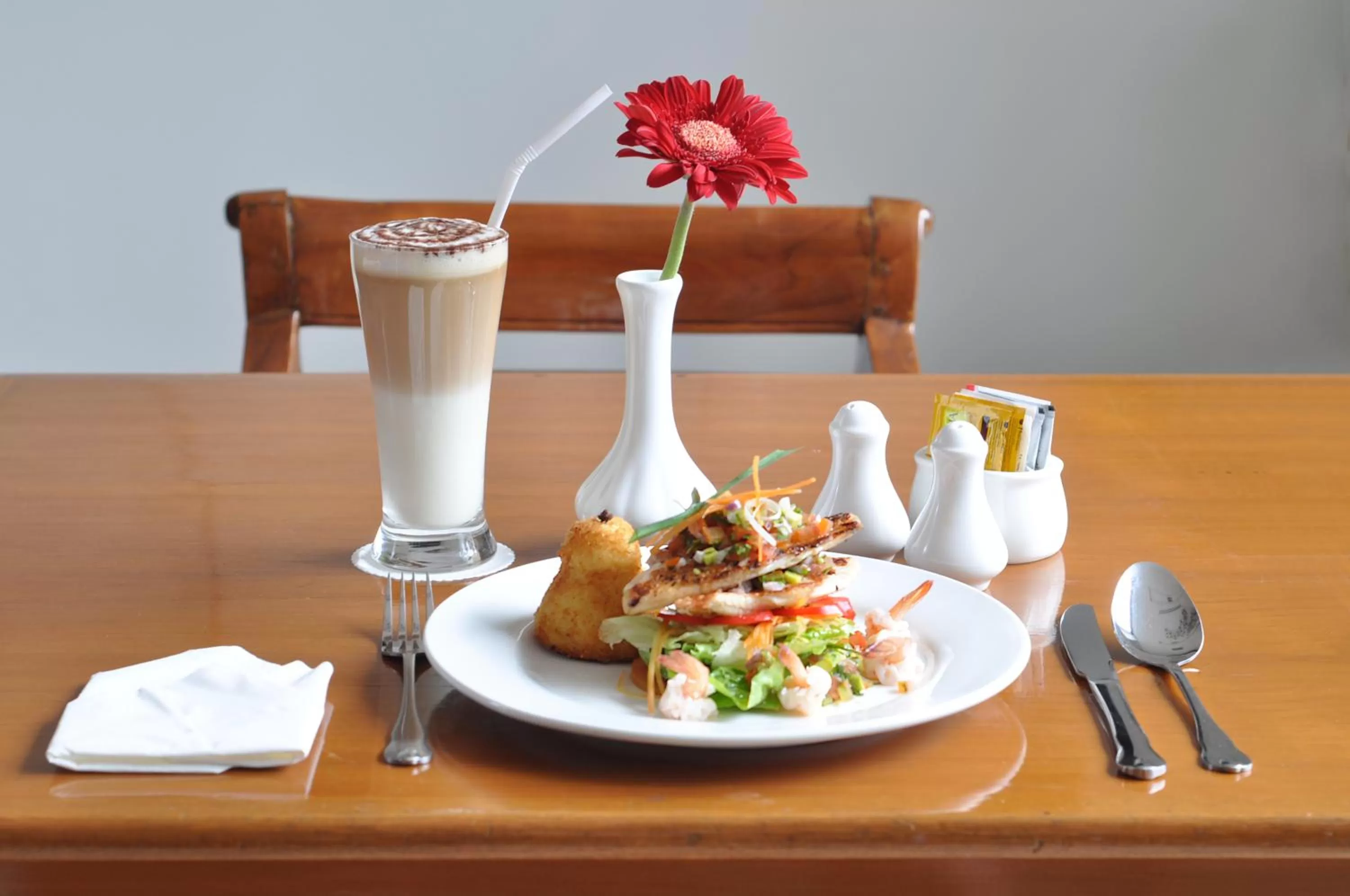 Restaurant/places to eat in Dreamtel Jakarta