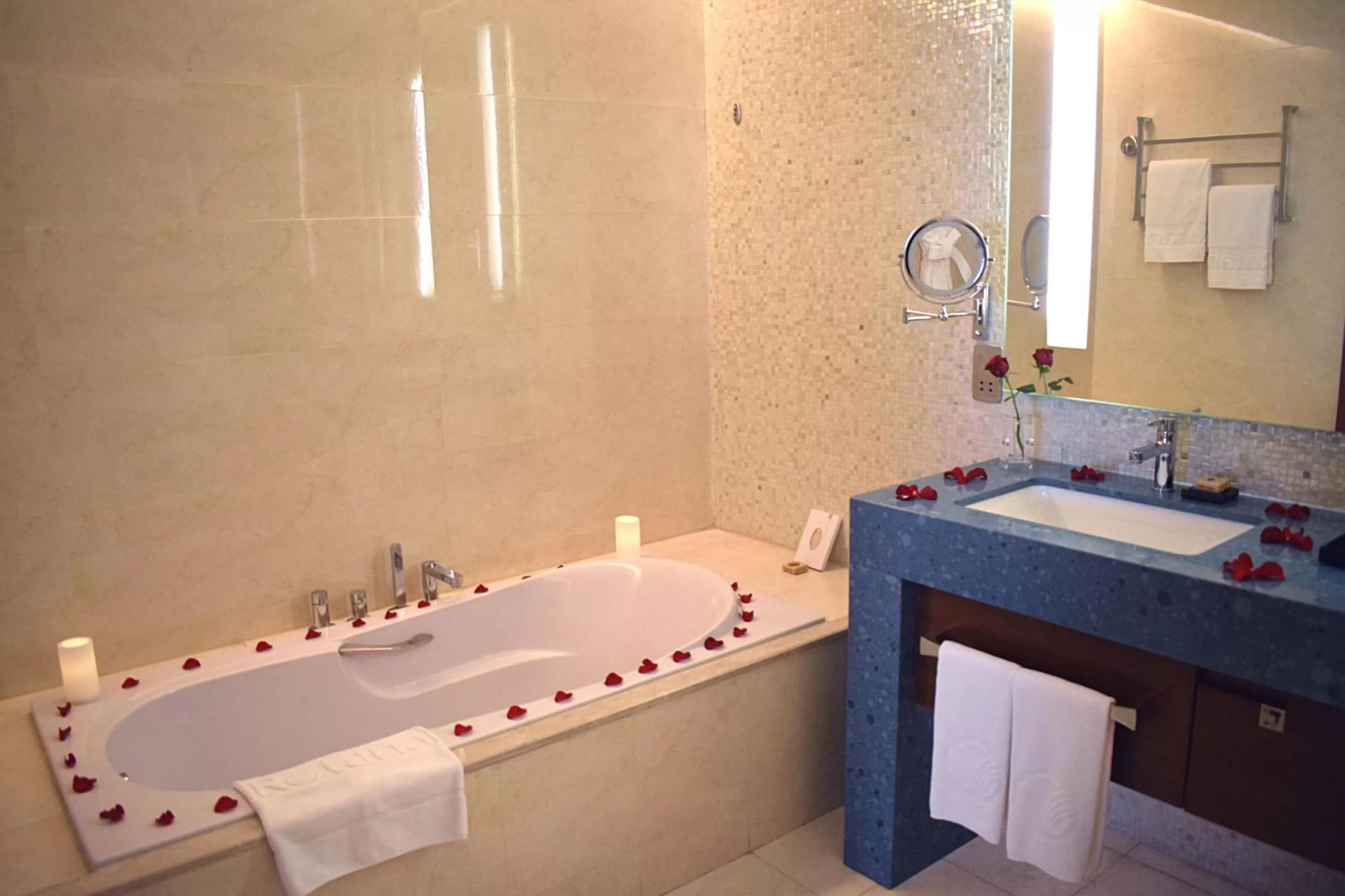 Decorative detail in Rosh Rayhaan by Rotana