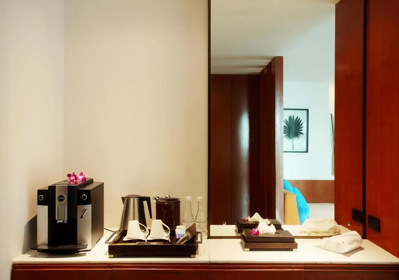 Coffee/tea facilities in La Flora Resort Patong