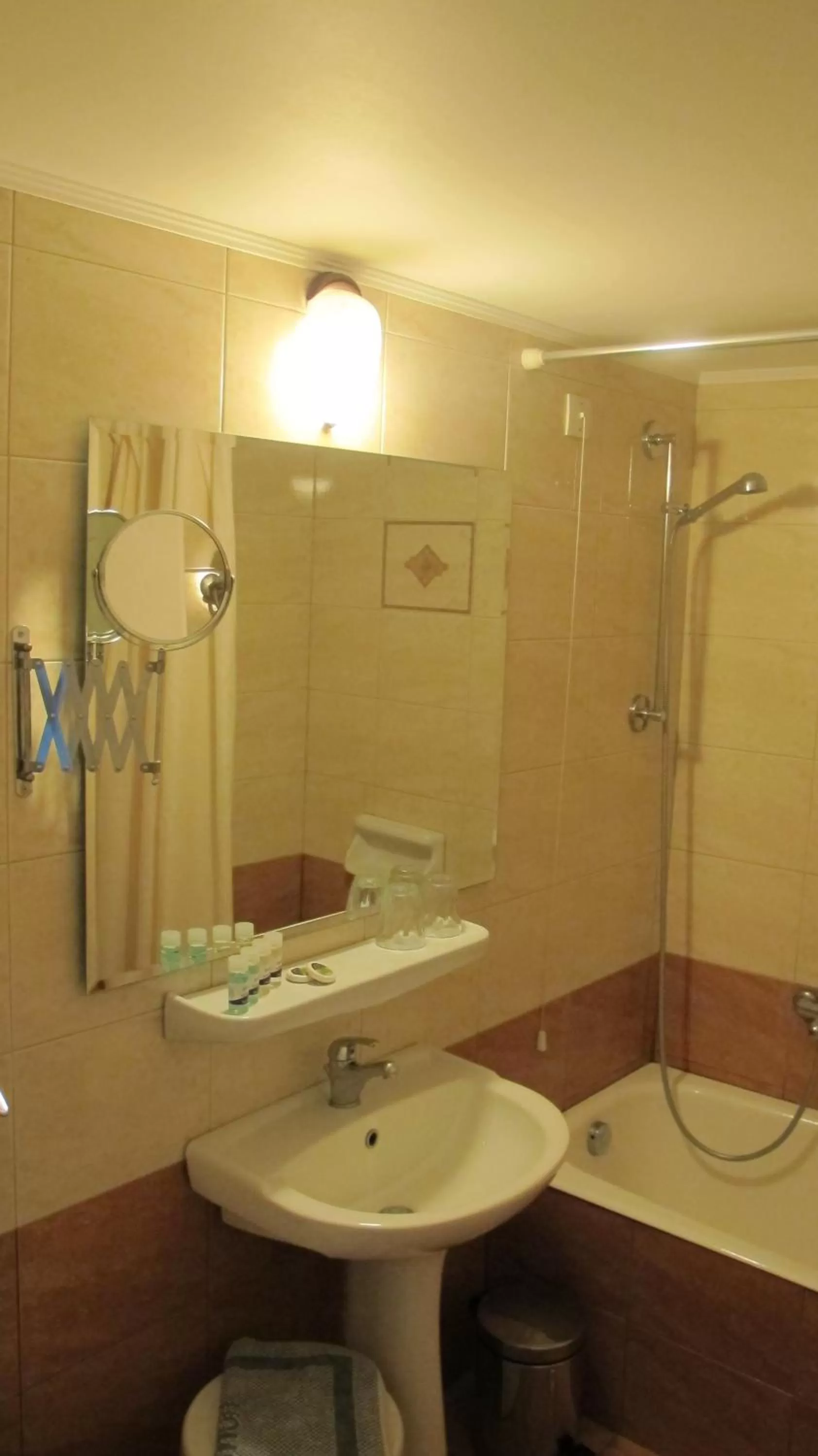 Shower in Hotel Solomou Athens