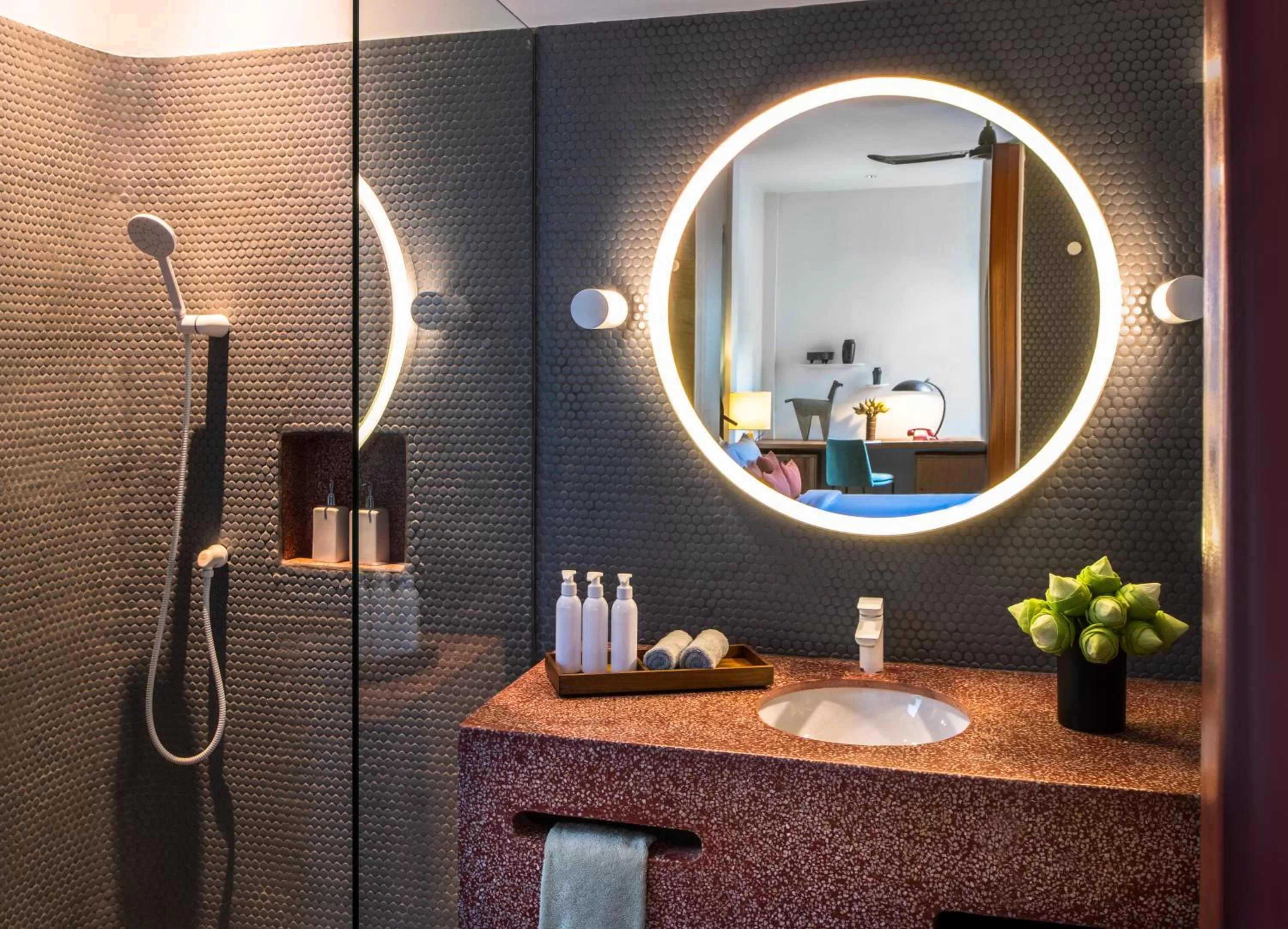 Shower in Viroth's Villa