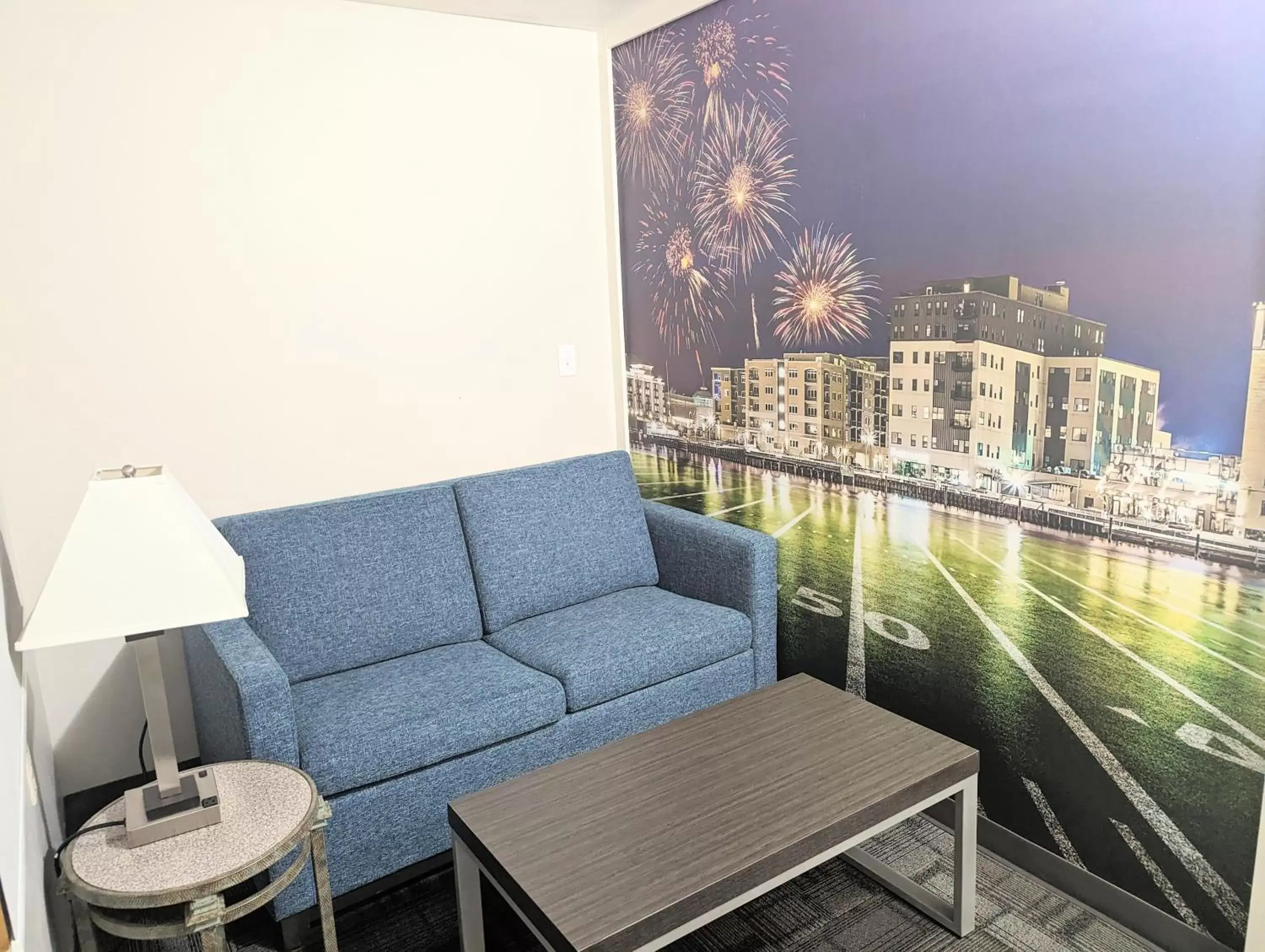 Queen Accessible Room with Roll-In Shower, Non-Smoking in AmericInn by Wyndham Green Bay Near Stadium Queen Accessible Room with Roll-In Shower, Non-Smoking in AmericInn by Wyndham Green Bay Near Stadium