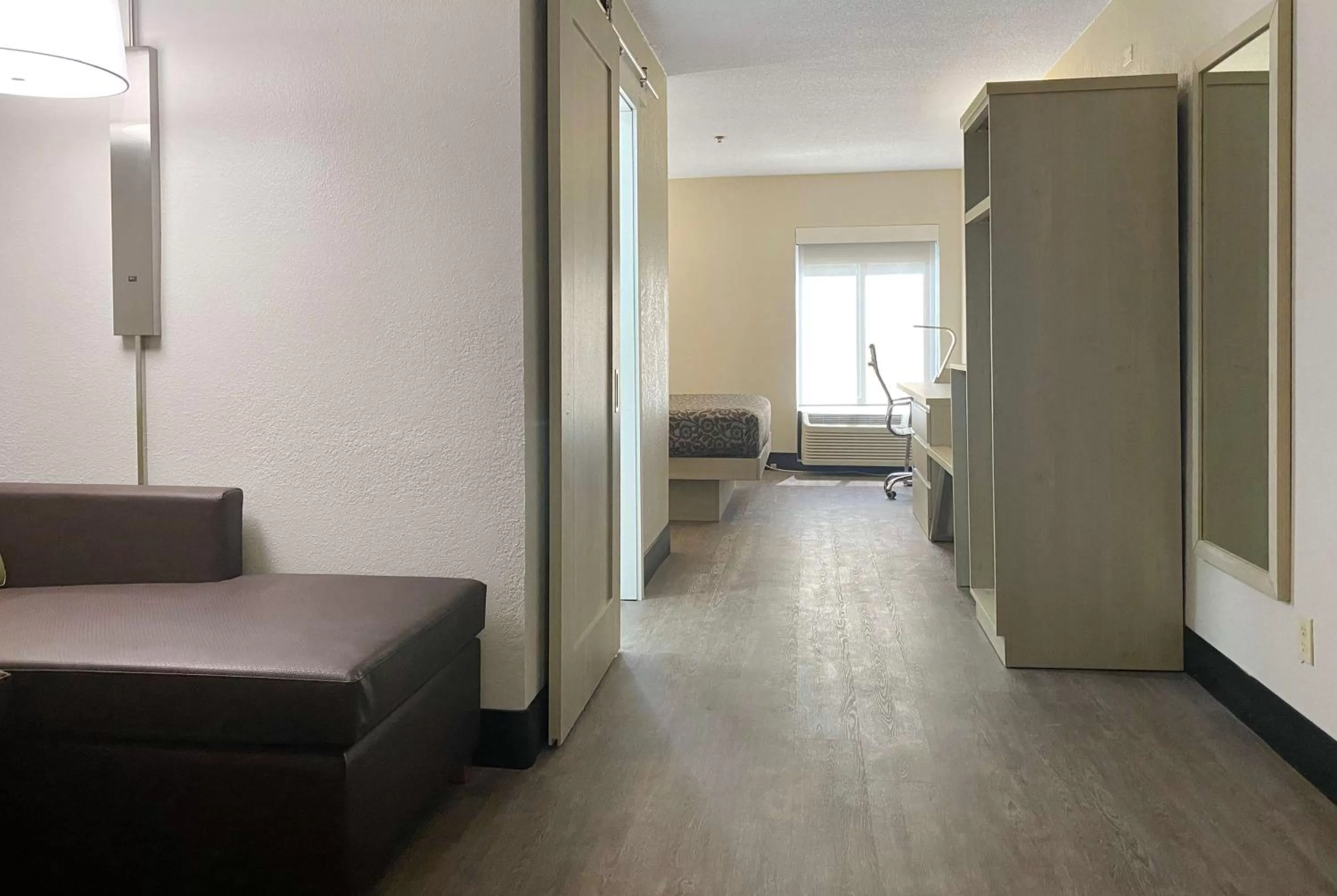 Photo of the whole room, Bed in Days Inn & Suites by Wyndham Peachtree Corners Norcross