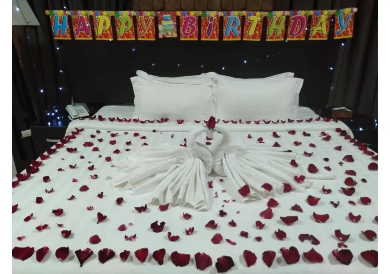 Decorative detail, Bed in Tanuf Residency Hotel