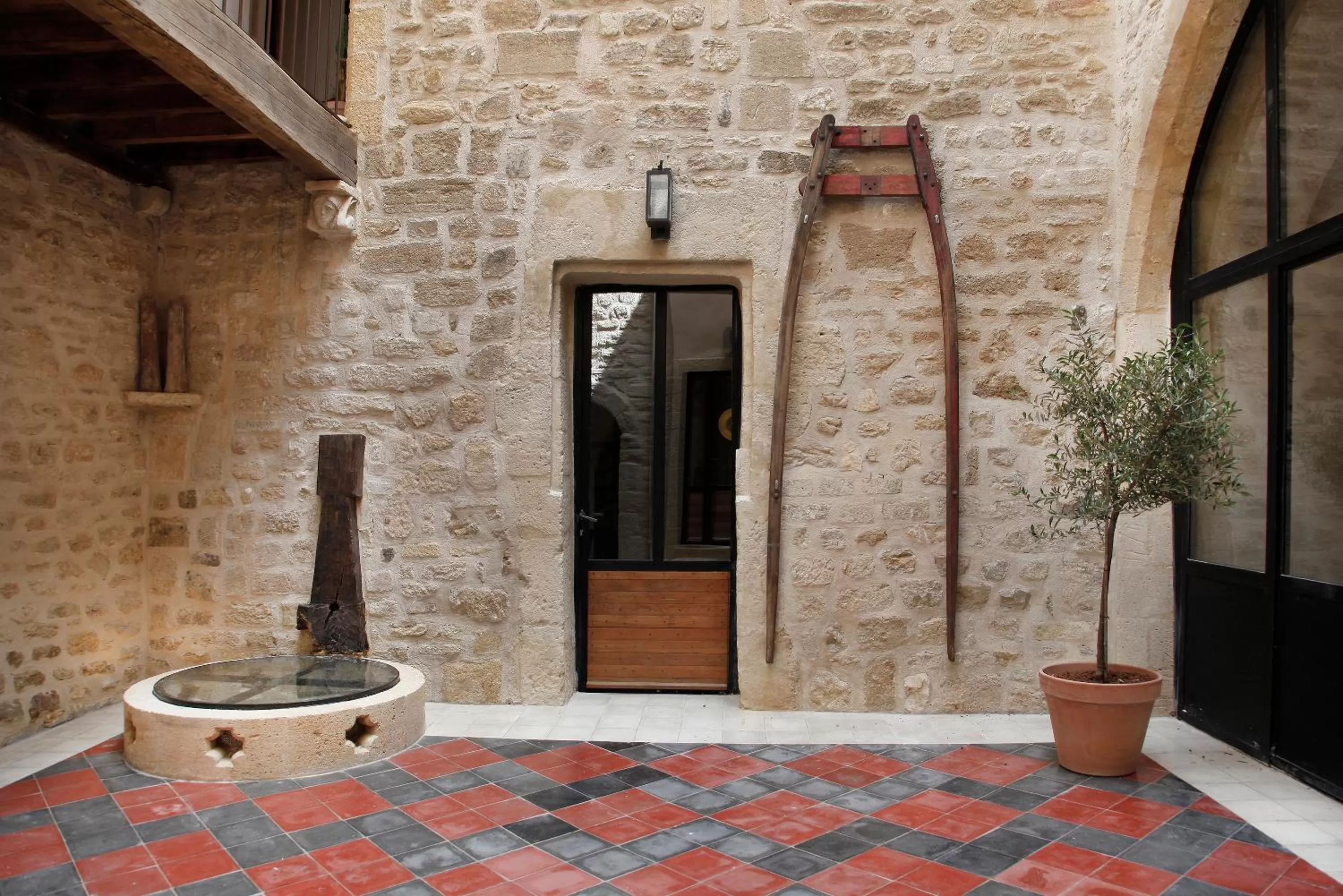 Property building in La Maison d'en Bas des Seigneurs