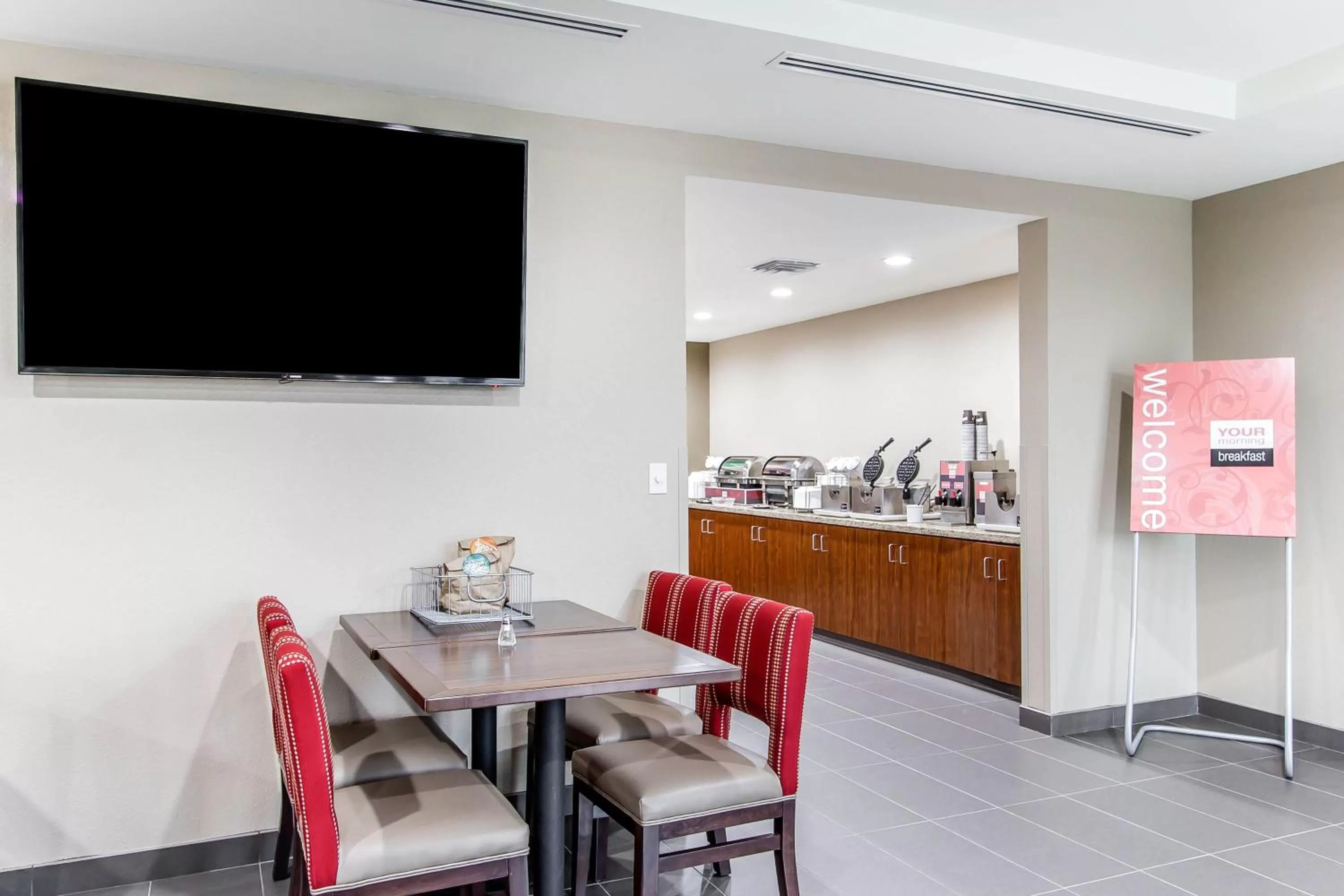 Food and drinks in Comfort Suites West Omaha