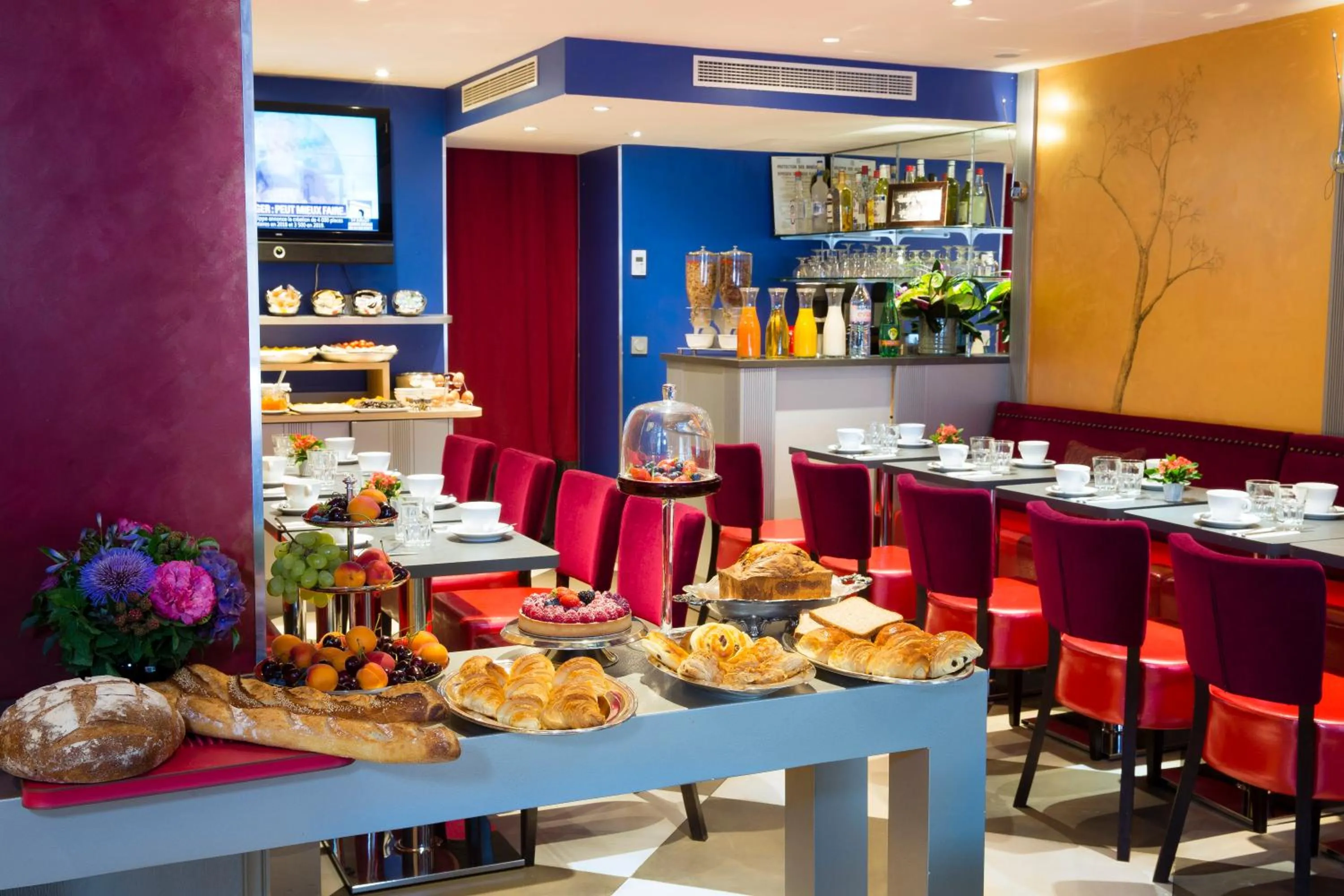 Restaurant/places to eat in Hotel Monceau Wagram