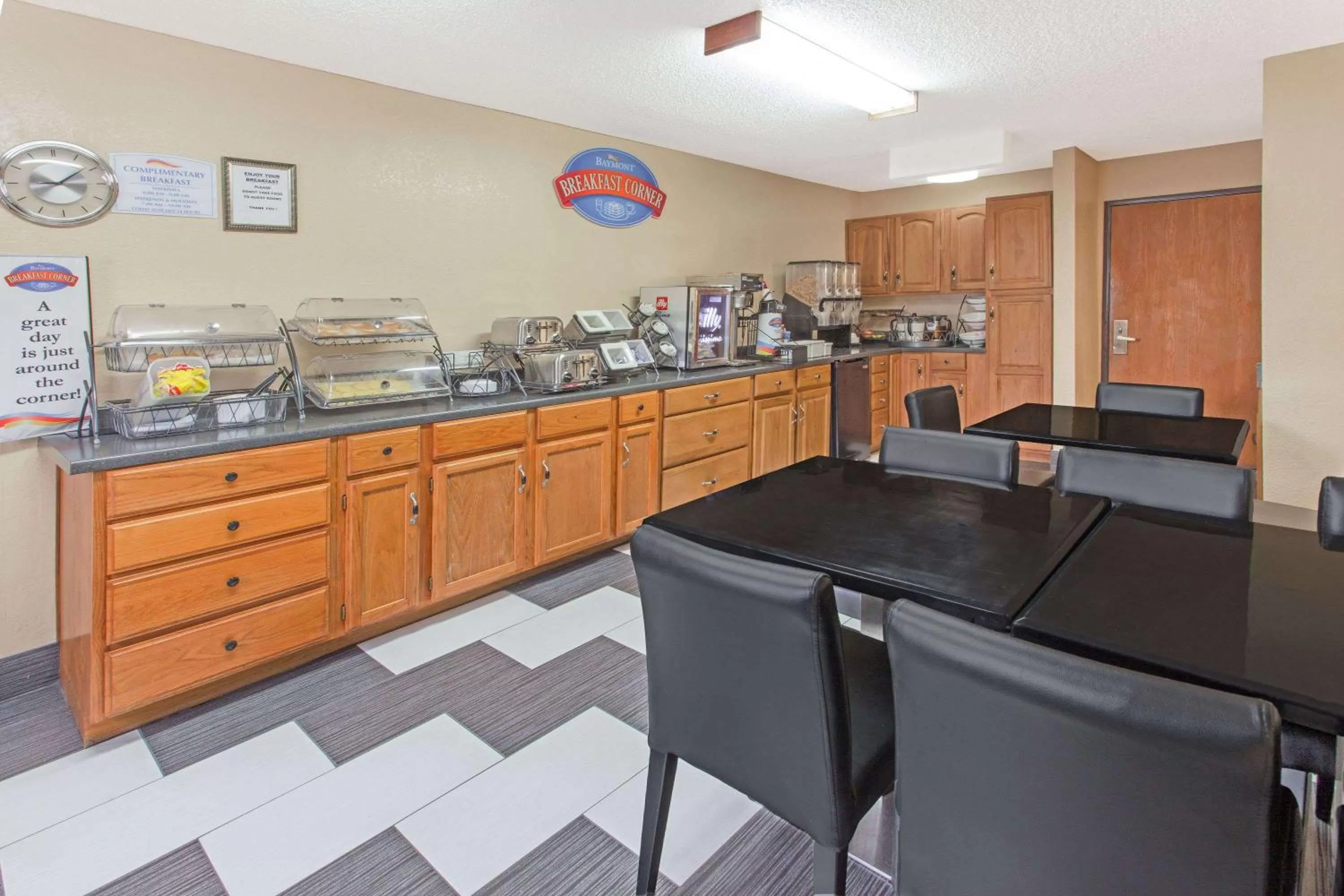 Restaurant/places to eat in Baymont by Wyndham Smyrna