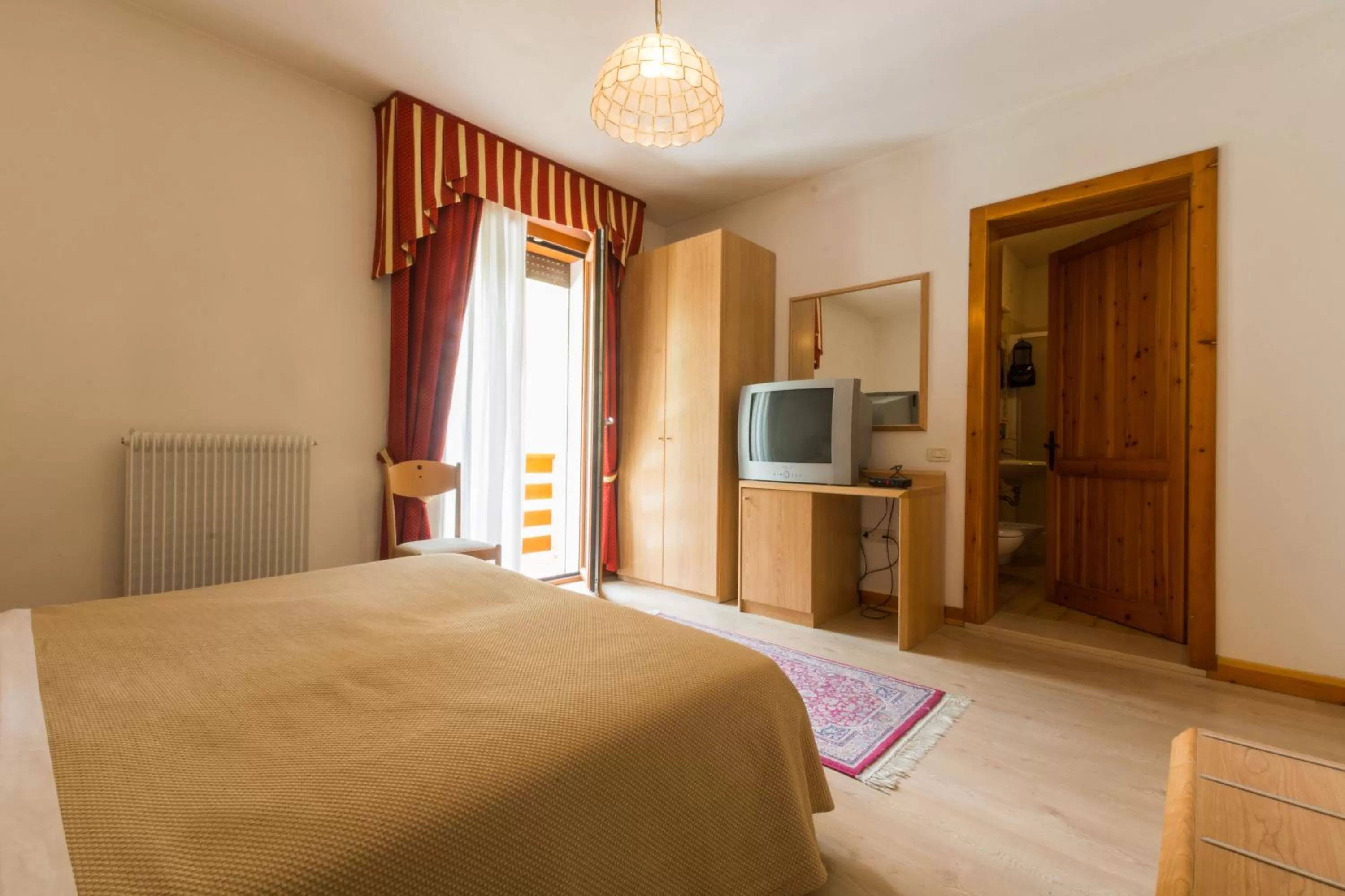 Bed in Albergo Dalla Mena