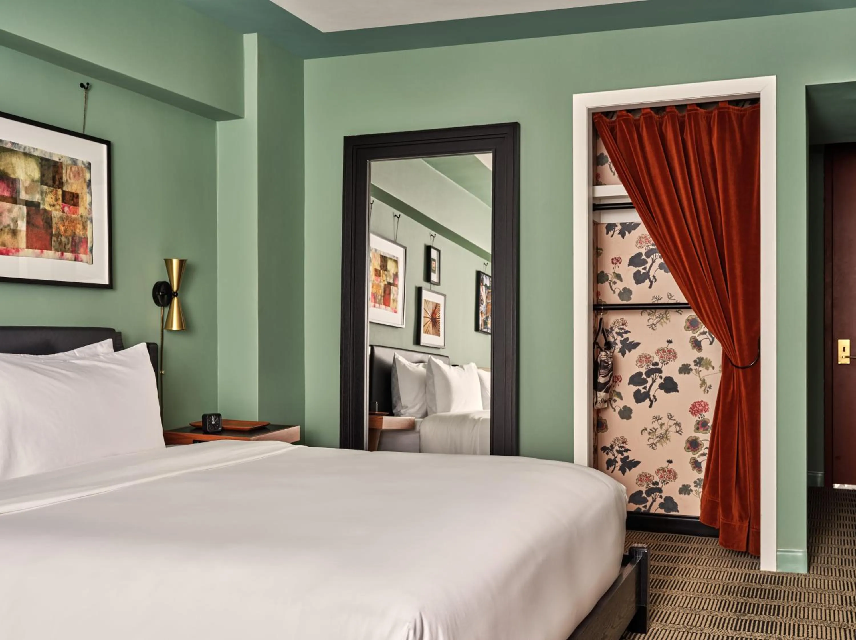 Bedroom, Bed in Romer Hell's Kitchen