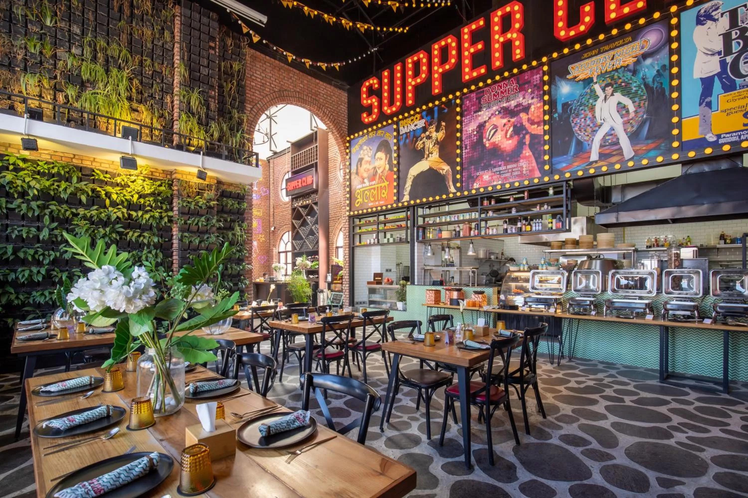 Restaurant/places to eat in Gaas BaasCo