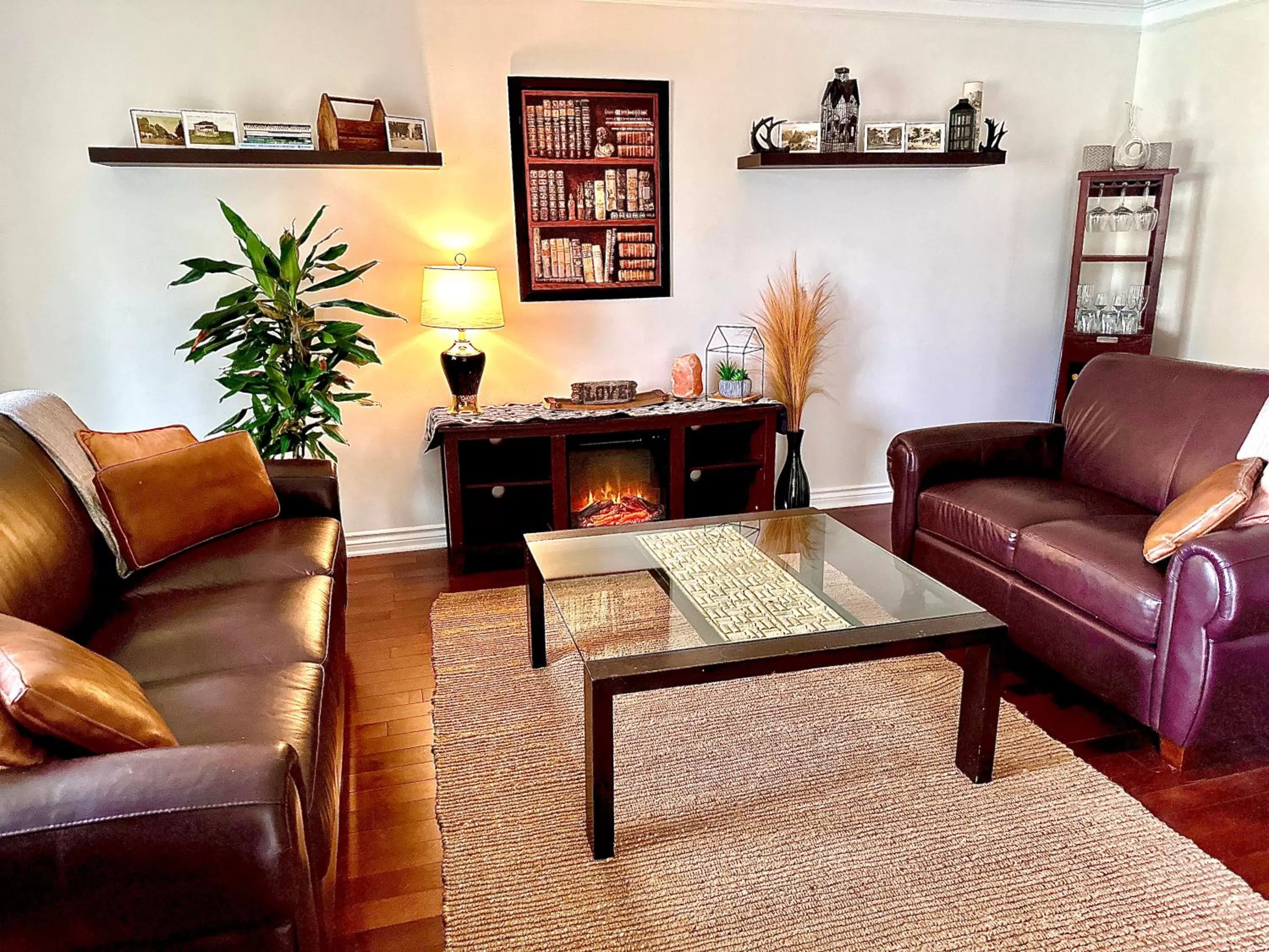 Communal lounge/ TV room in Settlers Suites