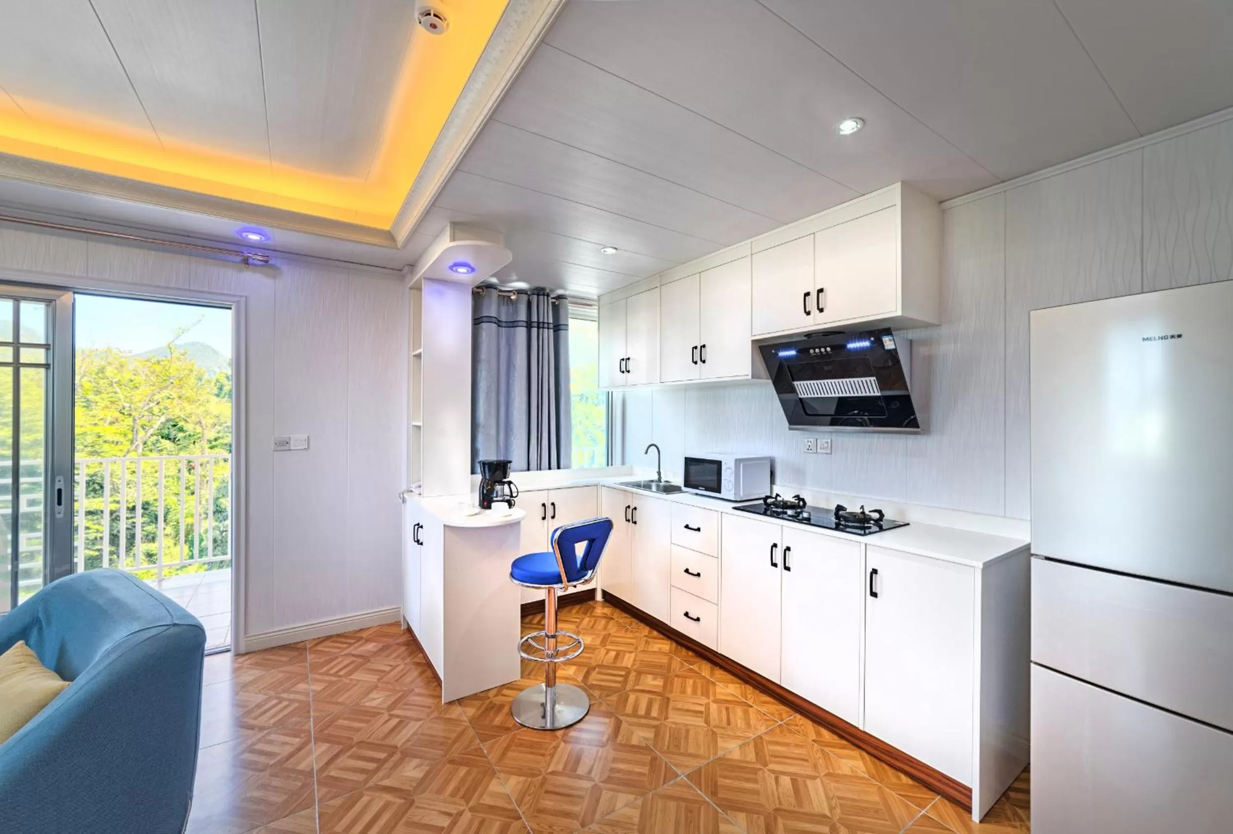 Kitchen or kitchenette, Kitchen/Kitchenette in Riverside Hotel