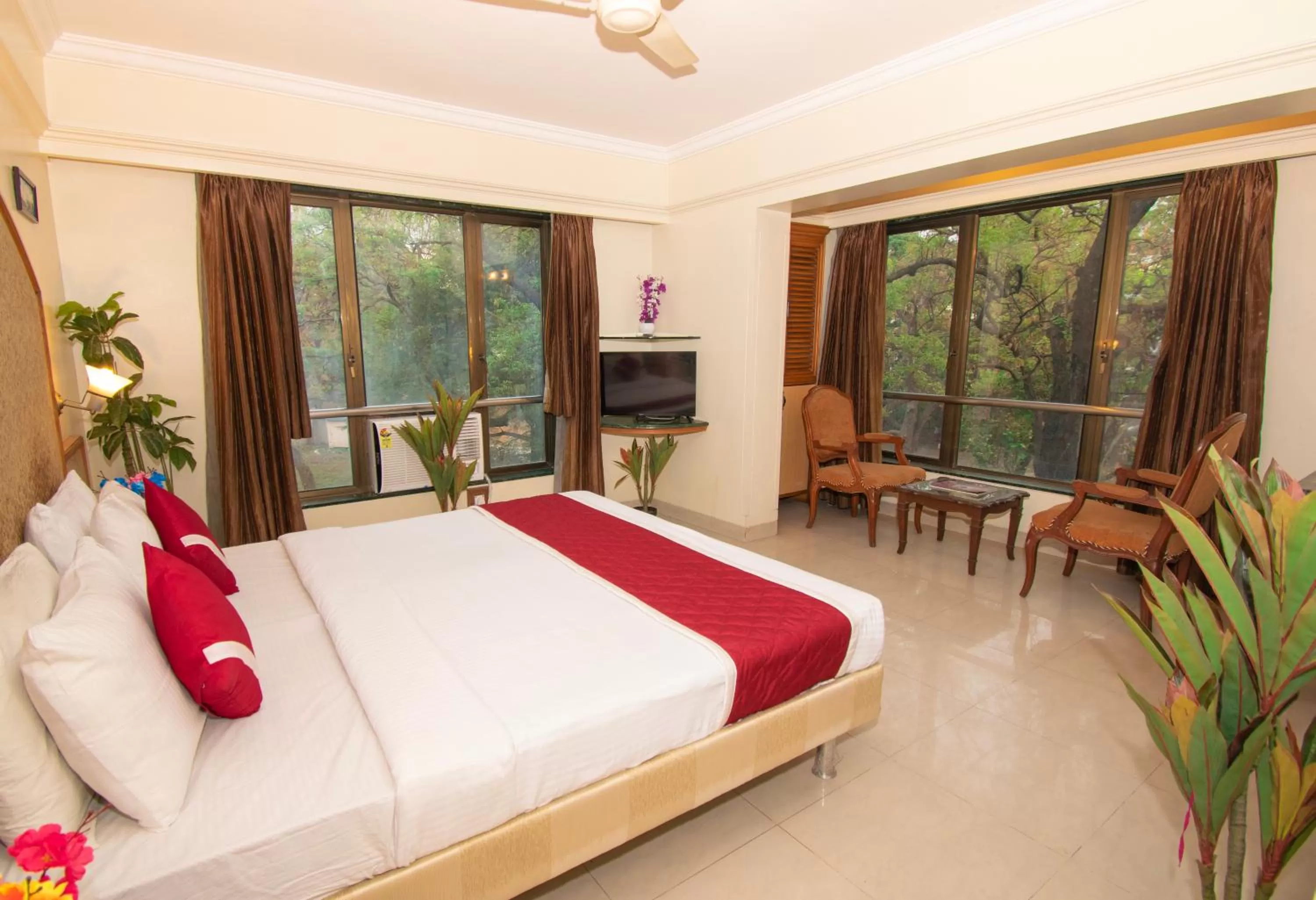 Photo of the whole room in Octave Bund Garden