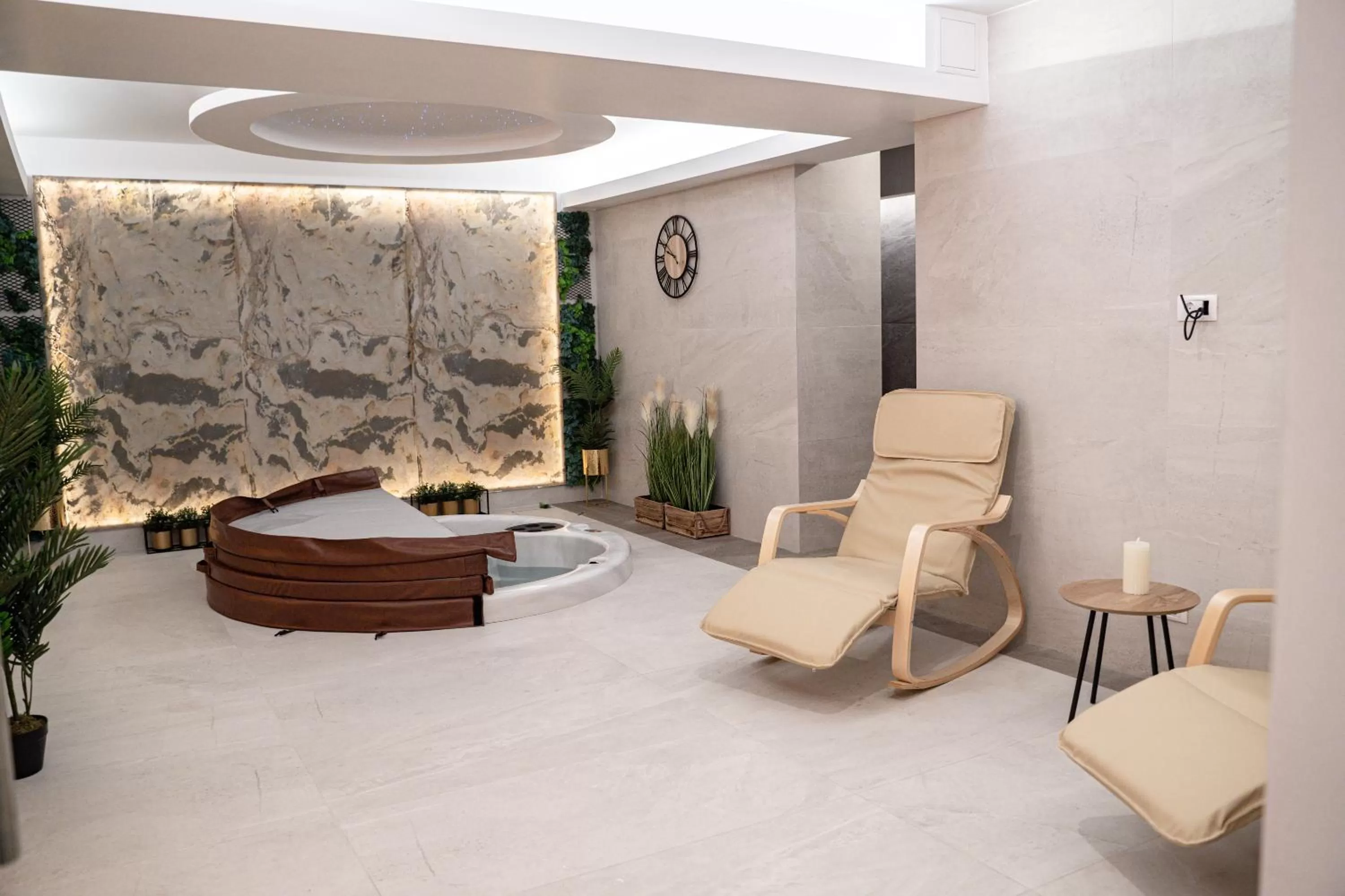 Hot Tub in Hotel Caprice