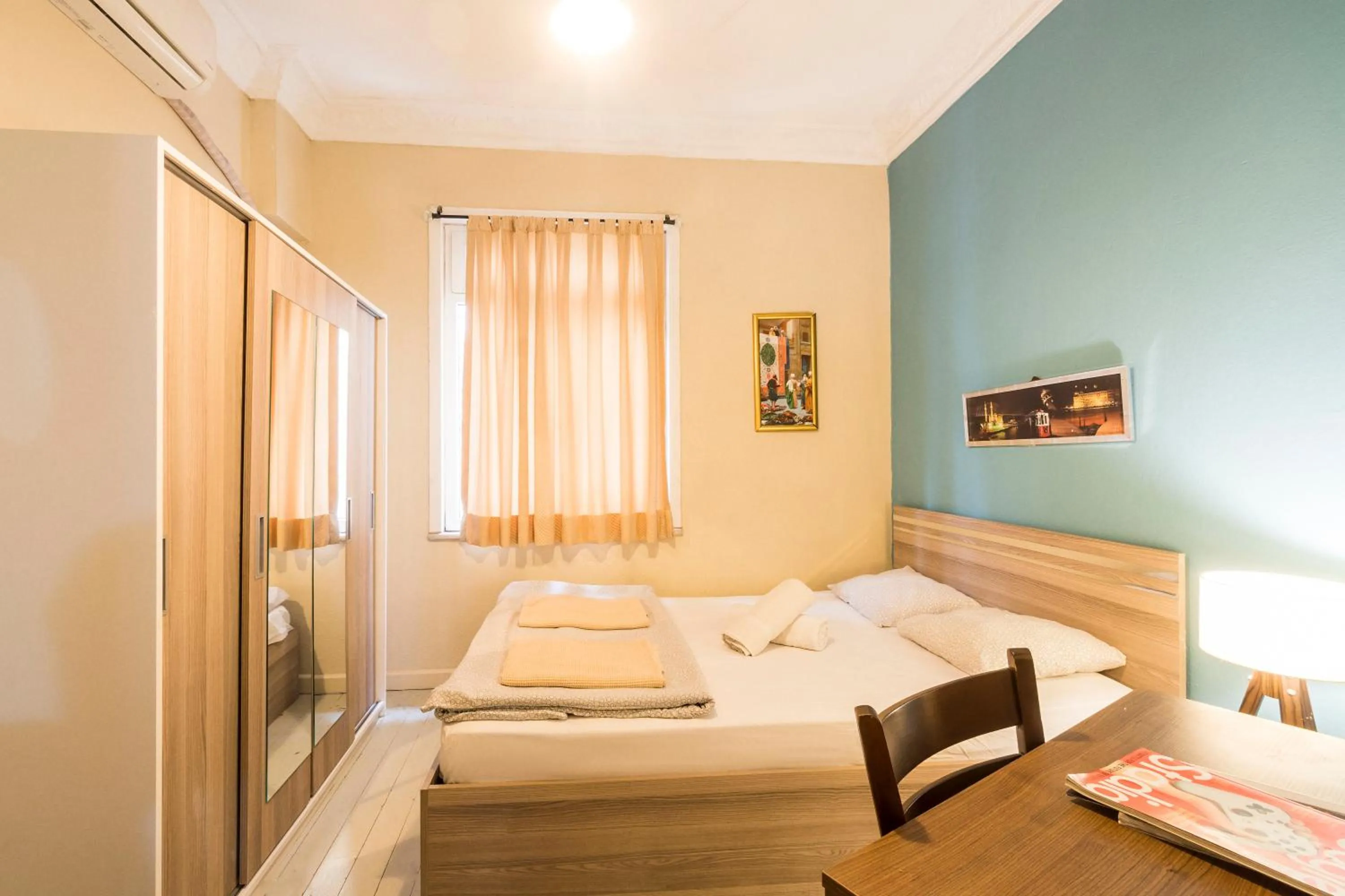 Double Room with Shared Bathroom in Levanten Hostel