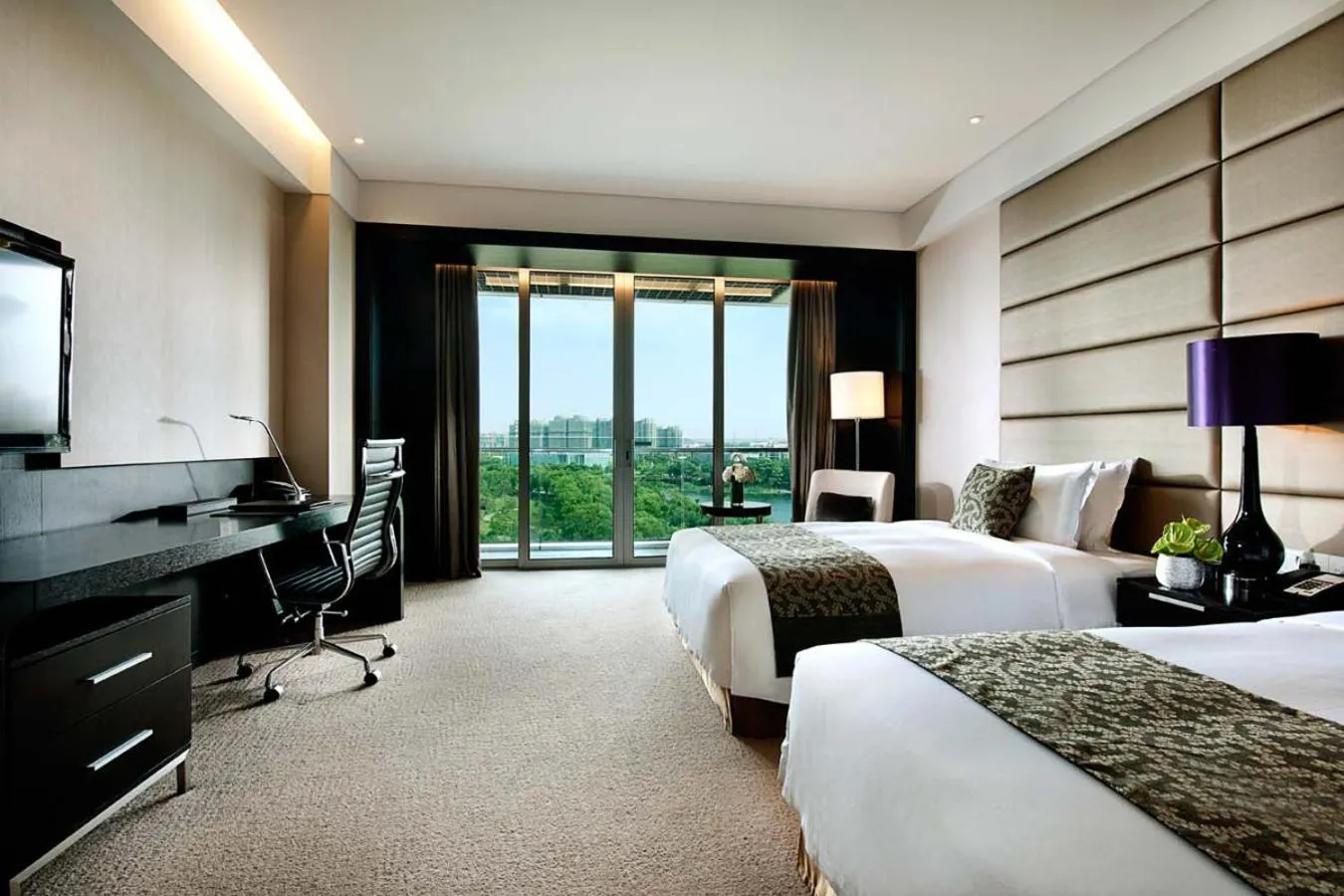 Bedroom, Bed in Crowne Plaza Shanghai Xiayang Lake by IHG