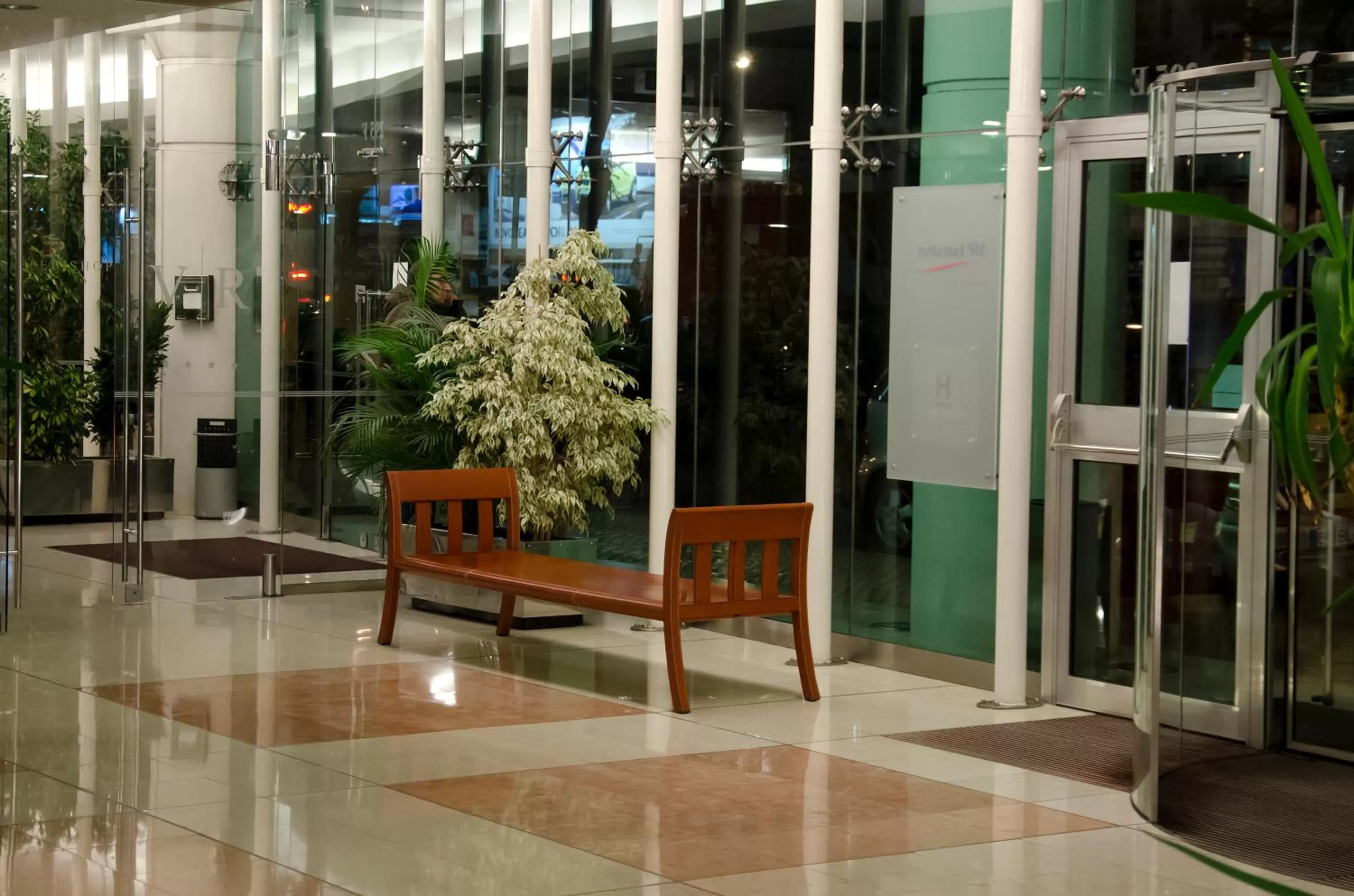 Lobby or reception in VIP Executive Entrecampos Hotel & Conference