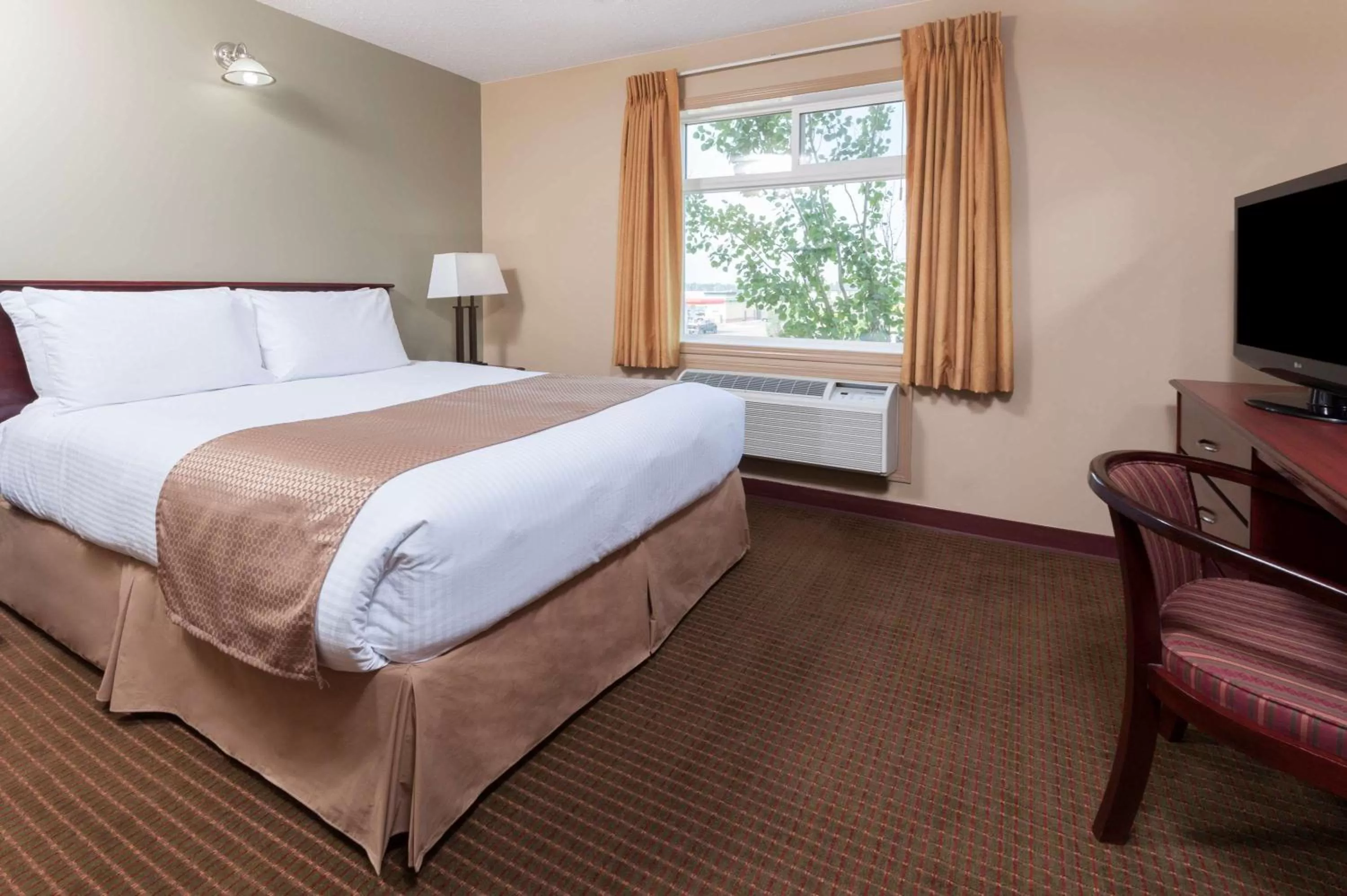 King Room - Non-Smoking in Super 8 by Wyndham Fort Saskatchewan