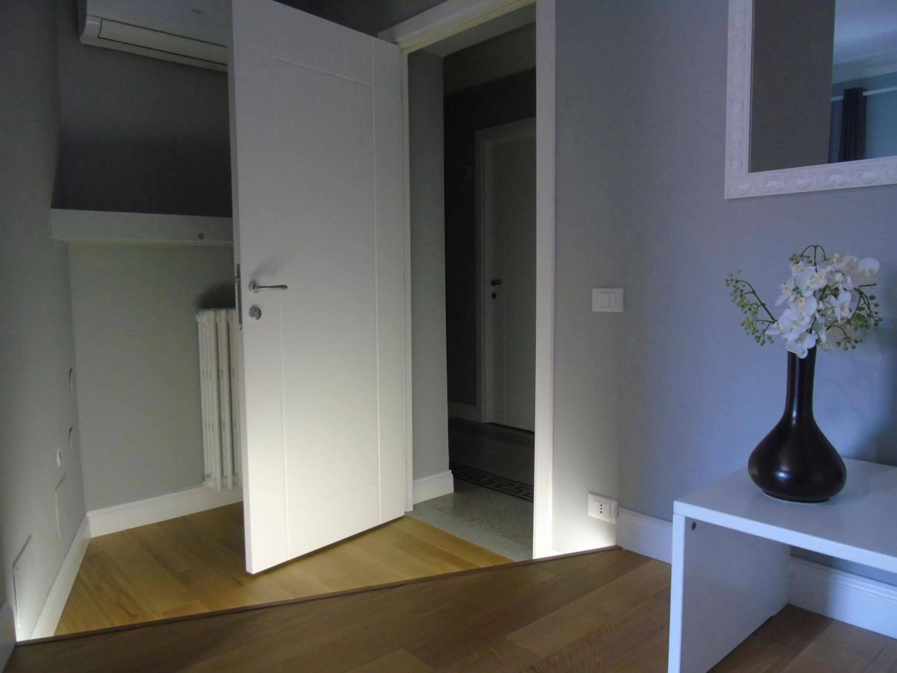 Decorative detail in Room Inn Vatican