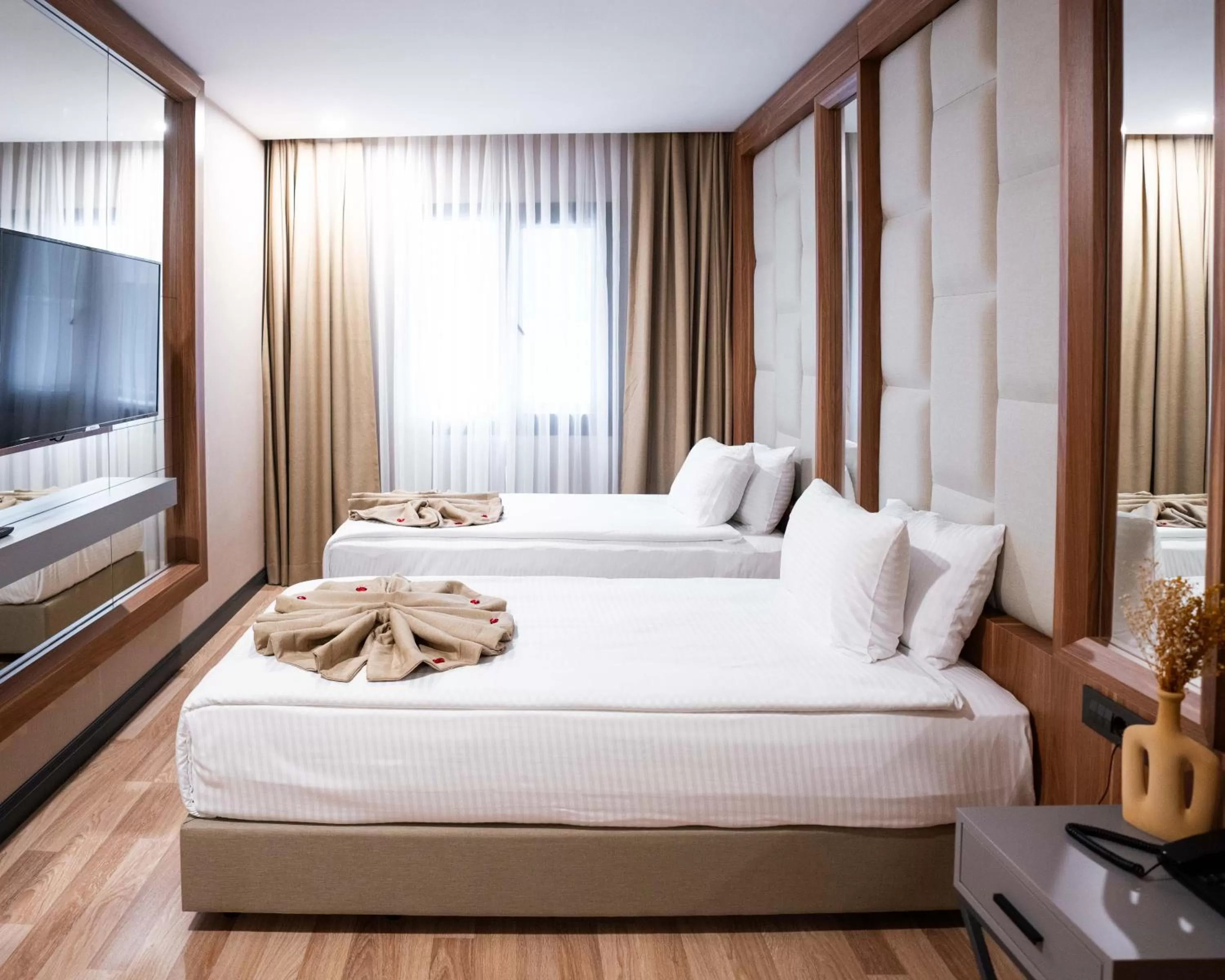 Photo of the whole room, Bed in Four Sides Taksim Lion Hotel&Spa