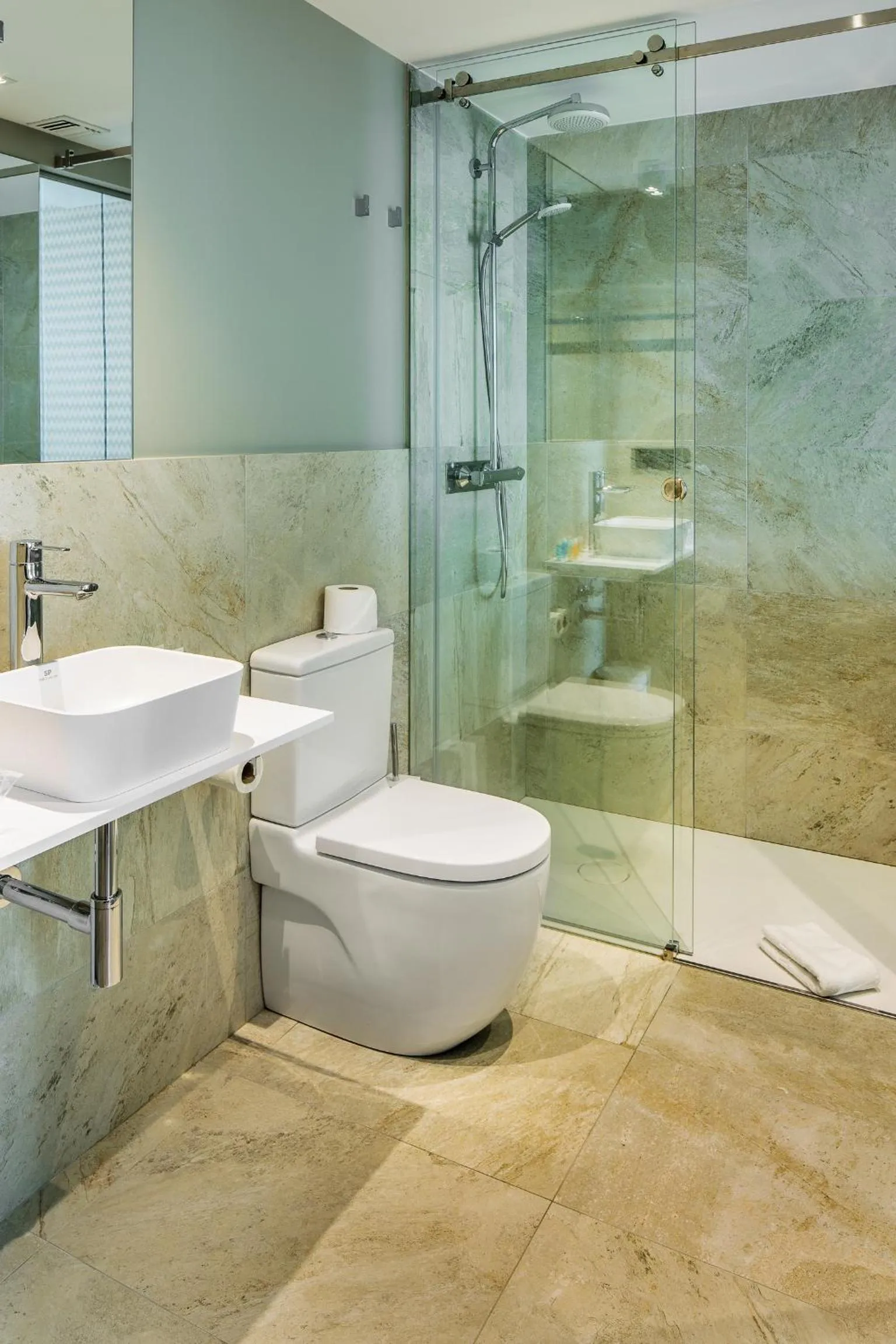 Shower in Hotel Atalaia