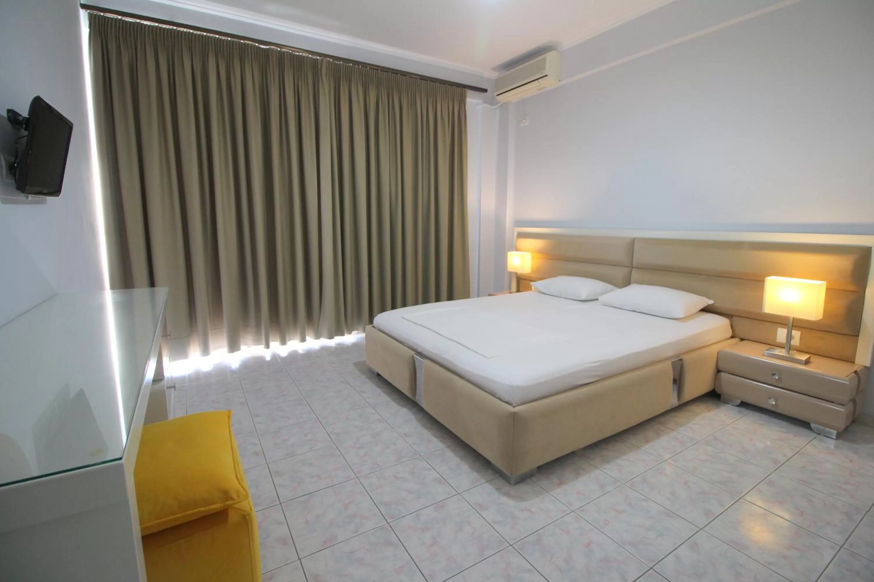 Bed in Murati Suites Sarandë