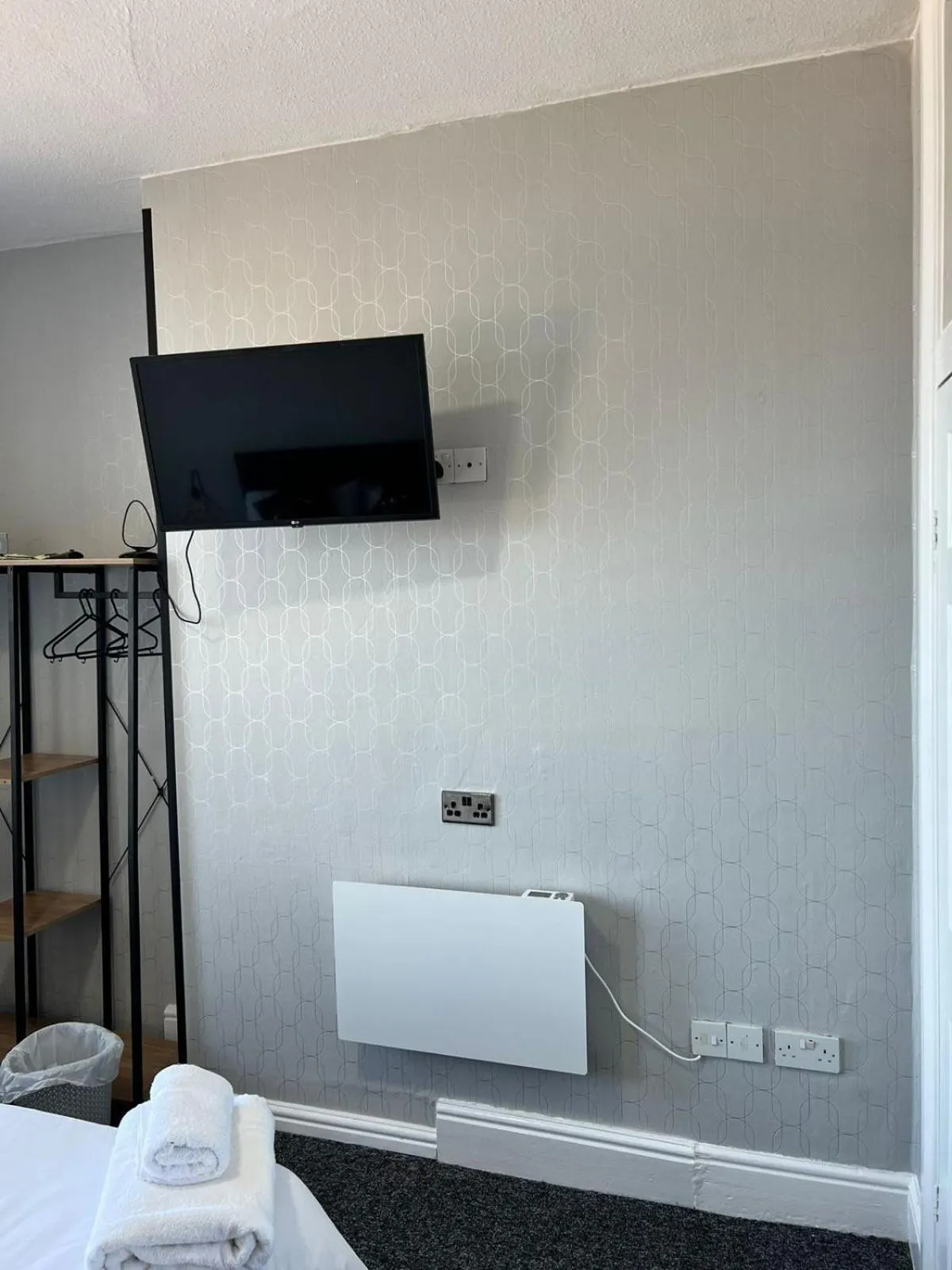 Bedroom in OYO Marine Parade Hotel, Eastbourne Pier