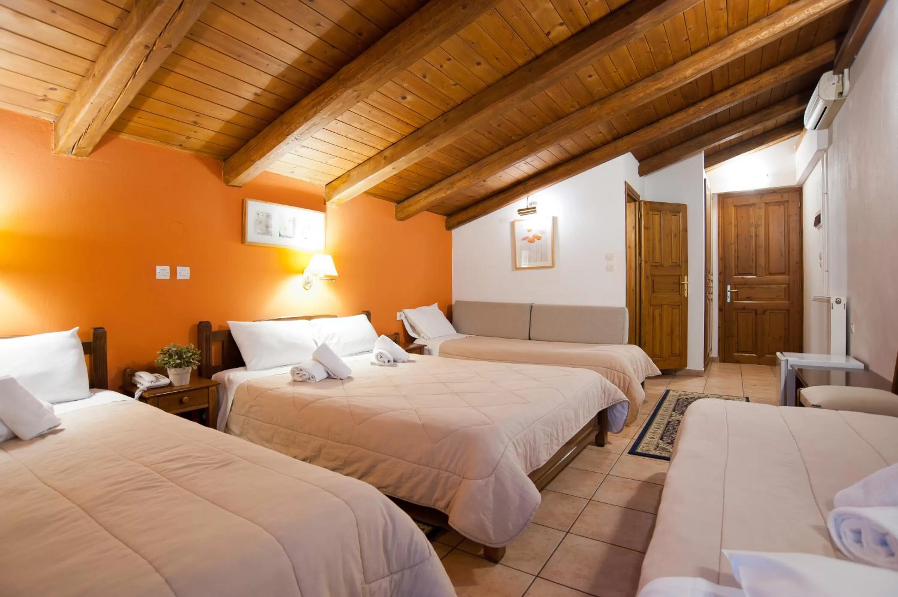 Photo of the whole room, Bed in Pan Hotel